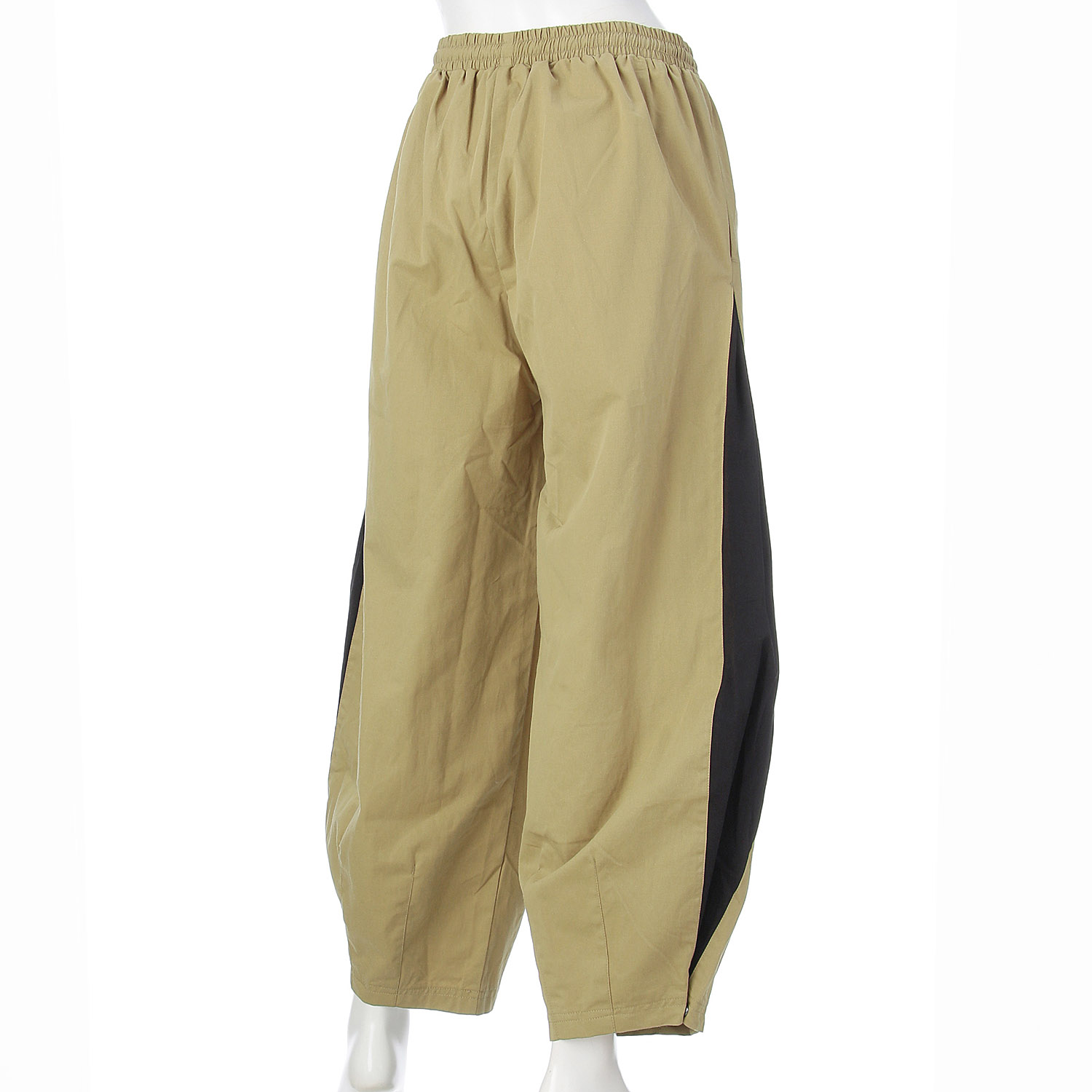 【ETONET限定】 iriey 脇タックコクーンパンツ - 画像24