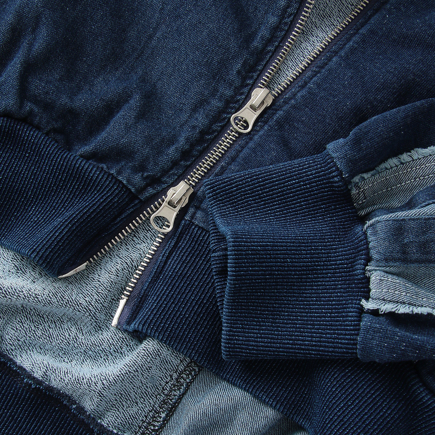 【ETONET限定】 iriey  裏毛インディゴ染めZIPパーカー - 画像24