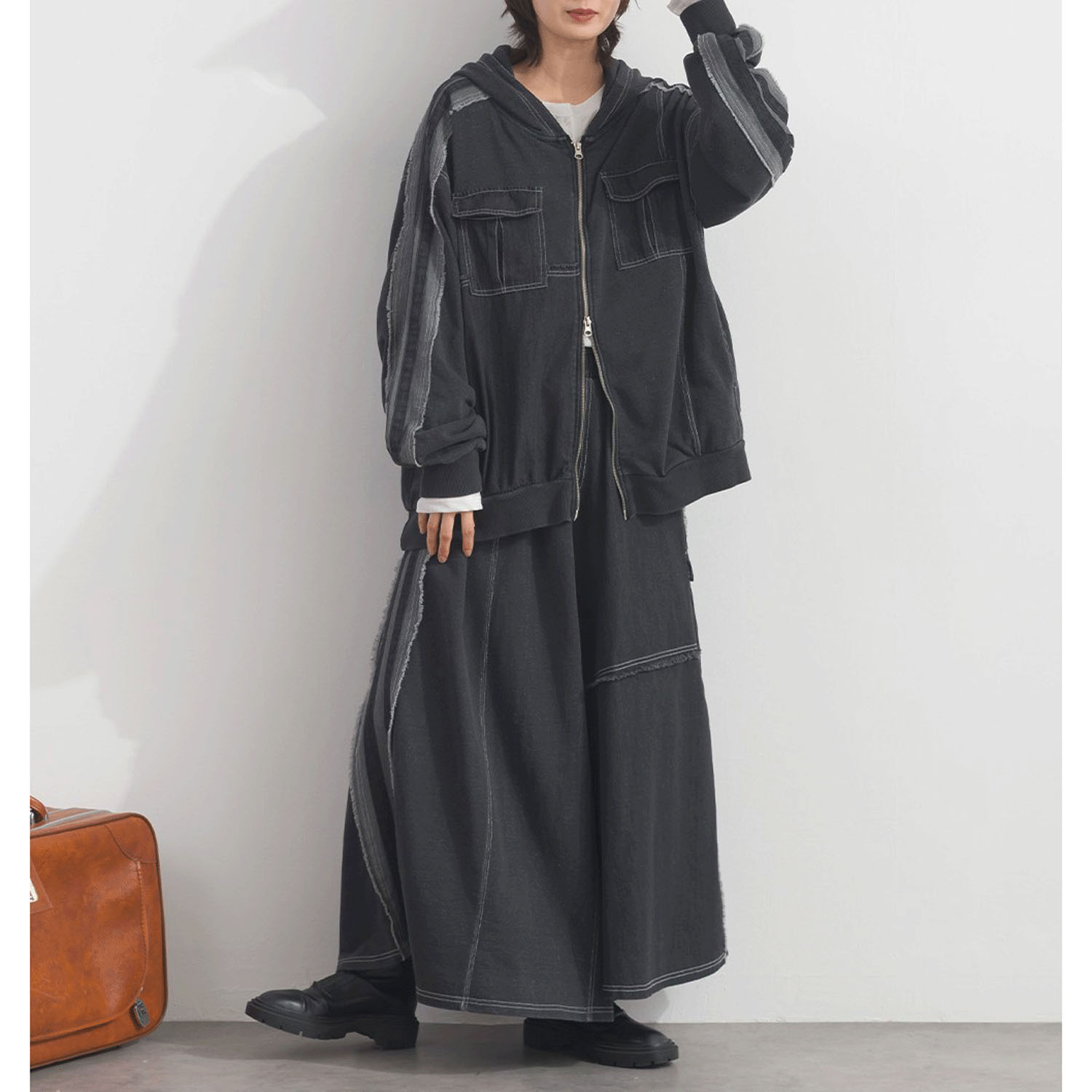 【ETONET限定】 iriey  裏毛インディゴ染めZIPパーカー - 画像9