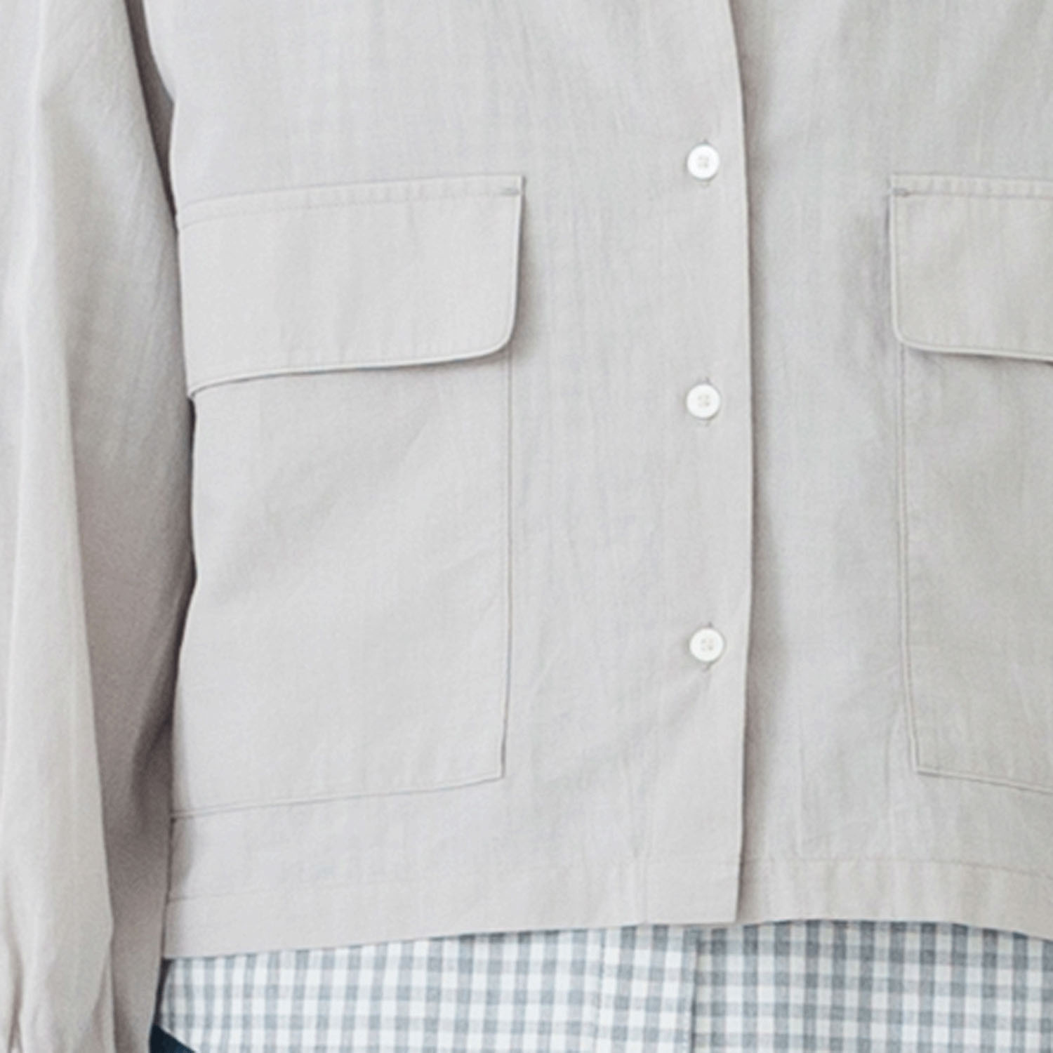 【お取り寄せ】kermu シアーコットンフロントボタンフーデットブラウス - 画像4