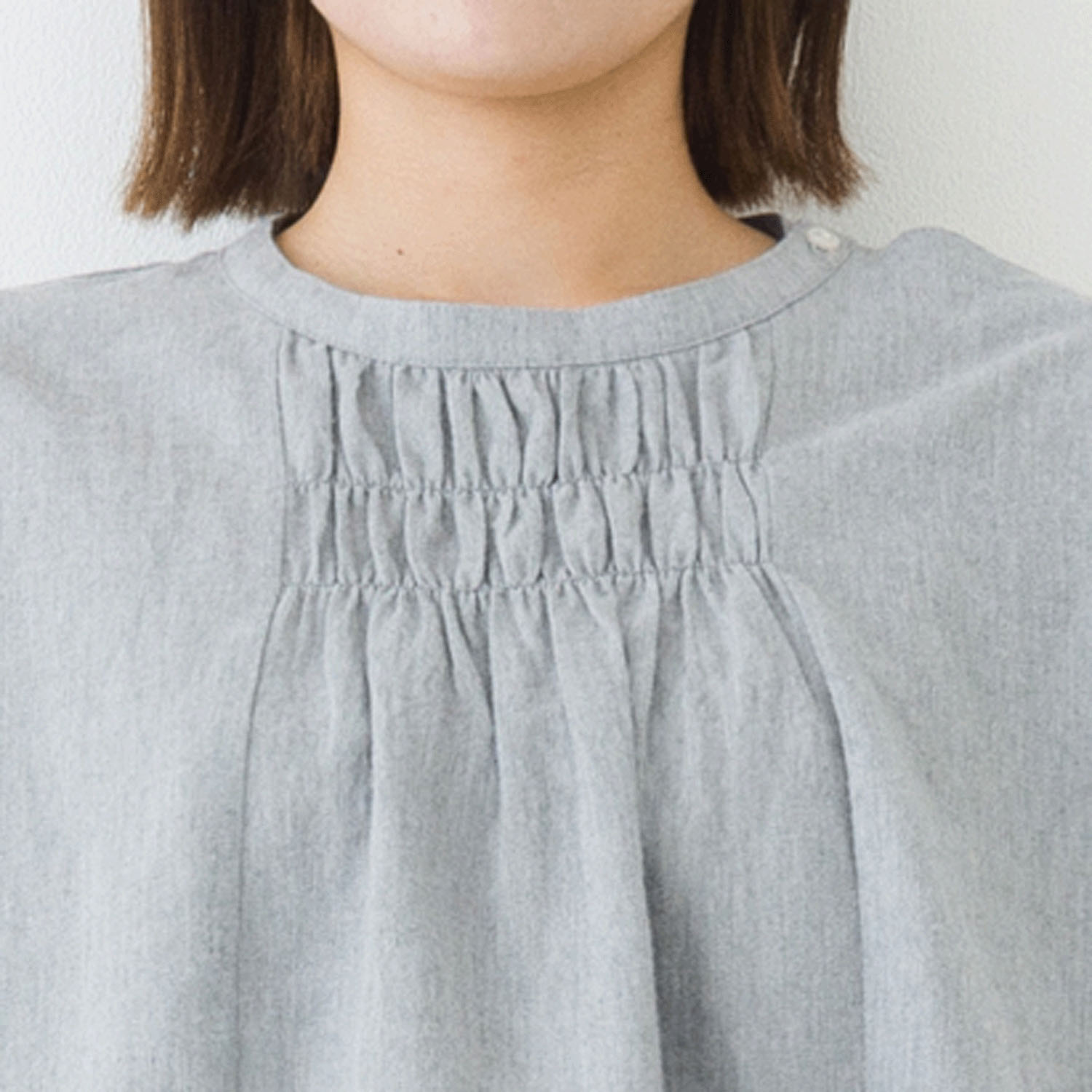 【お取り寄せ】kermu コットンリネン起毛胸シャーリング長袖ブラウス - 画像2