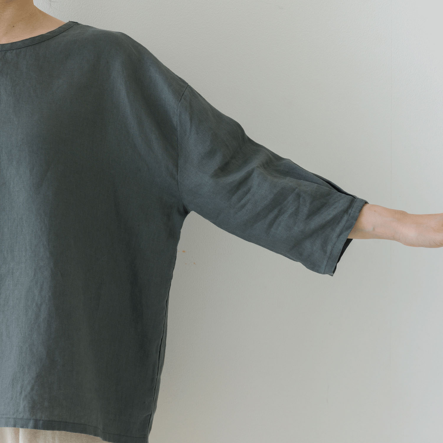 【お取り寄せ】Crea delice リネン袖口タックボリューム7分袖ブラウス - 画像11