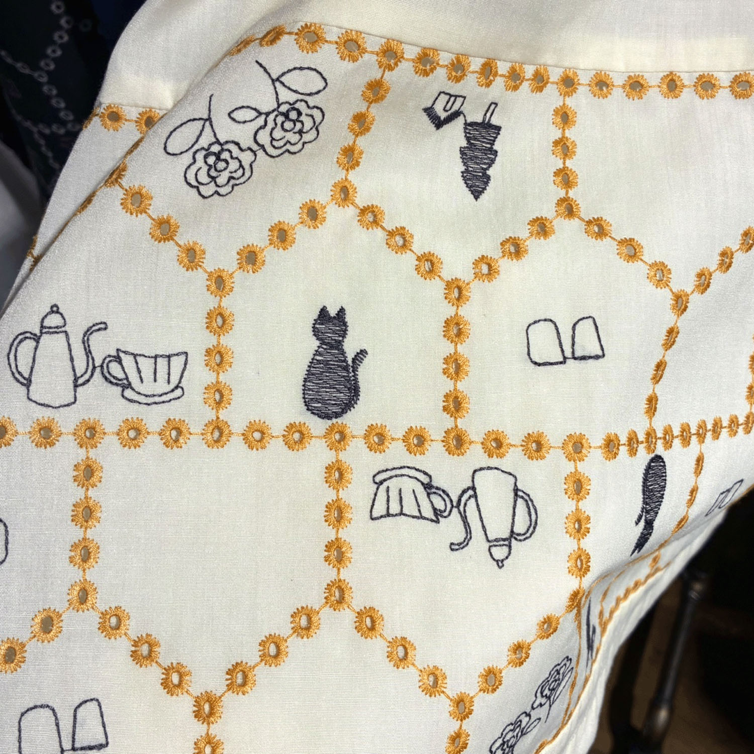 Emago おうち透かし刺繍ブラウス - 画像4