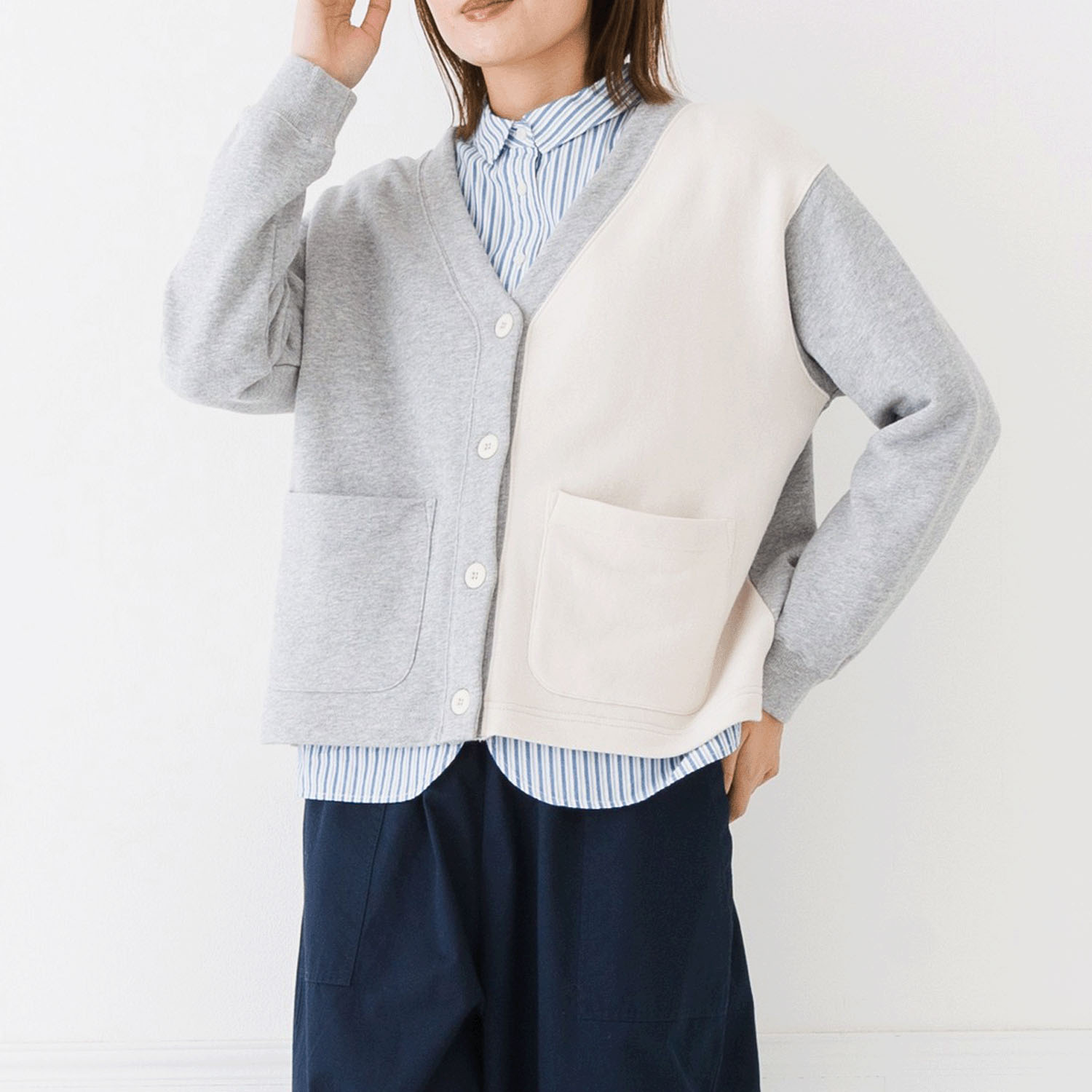 【お取り寄せ】Kermu コットンガーゼ裏毛バイカラーVネックカーディガン - 画像1