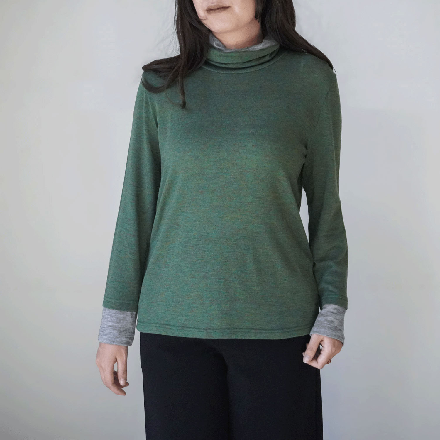 サテンドールひねり配色ハイネックカットソー - 画像19