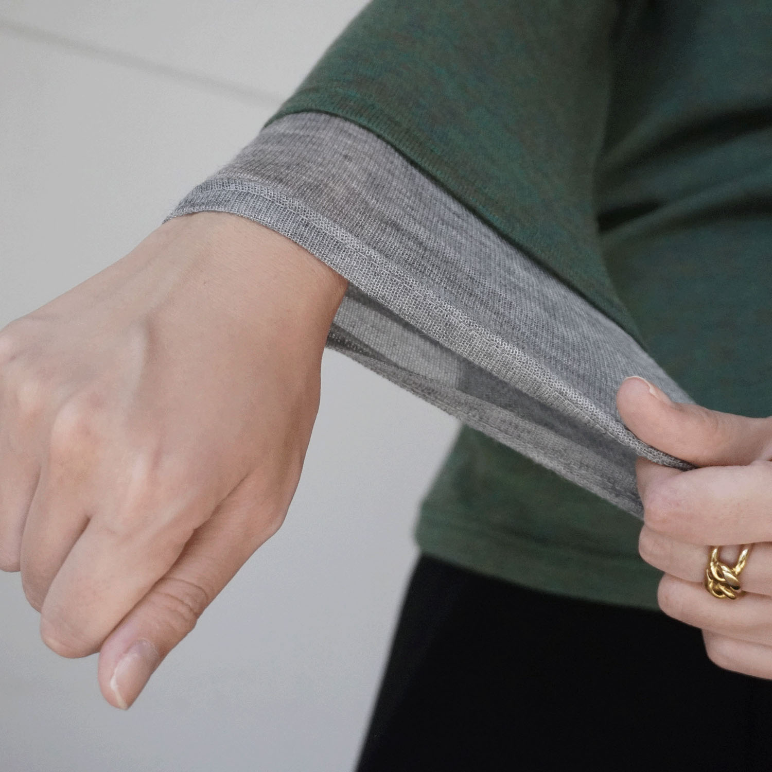 サテンドールひねり配色ハイネックカットソー - 画像23