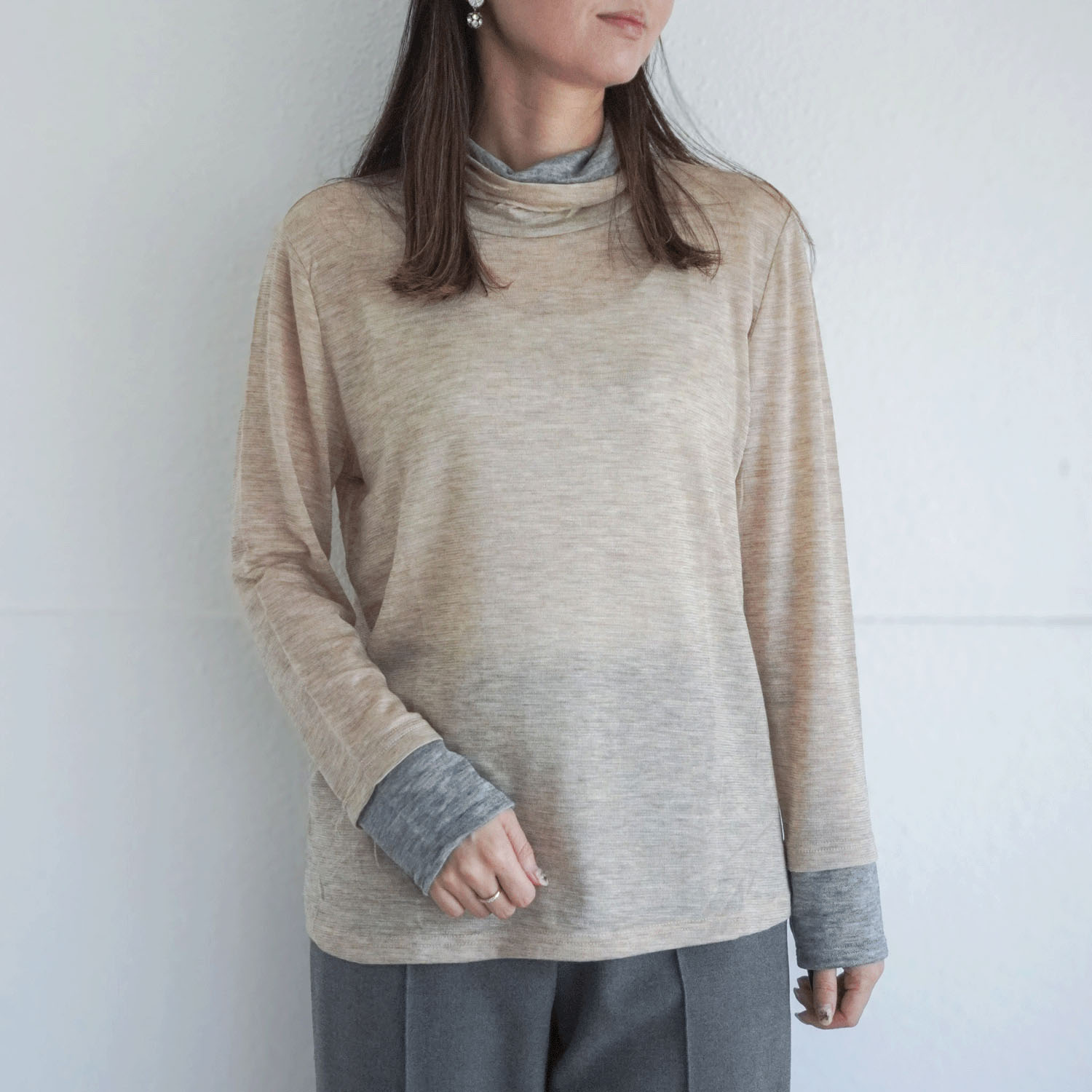 サテンドールひねり配色ハイネックカットソー - 画像9