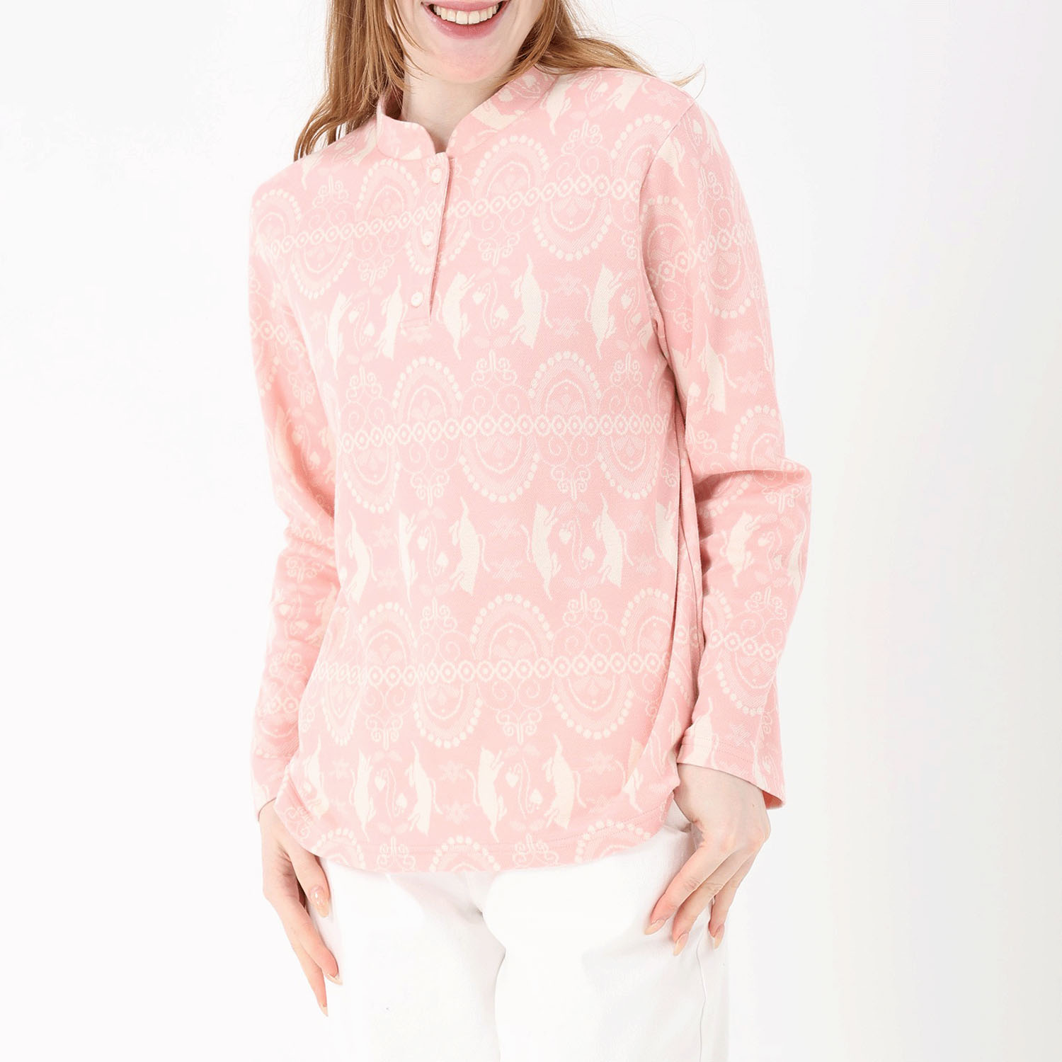 T’BIS STUDIO 長袖ネコダンス柄Wジャカードスタンドネックプルオーバー - 画像1