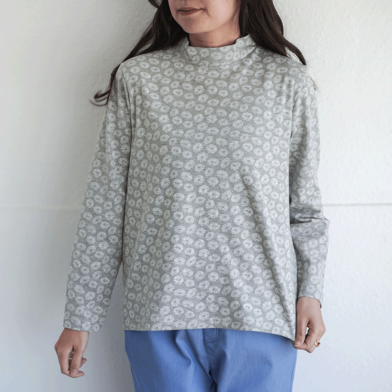 T’BIS STUDIO 長袖花猫総プリントトハイネックTシャツ - 画像1