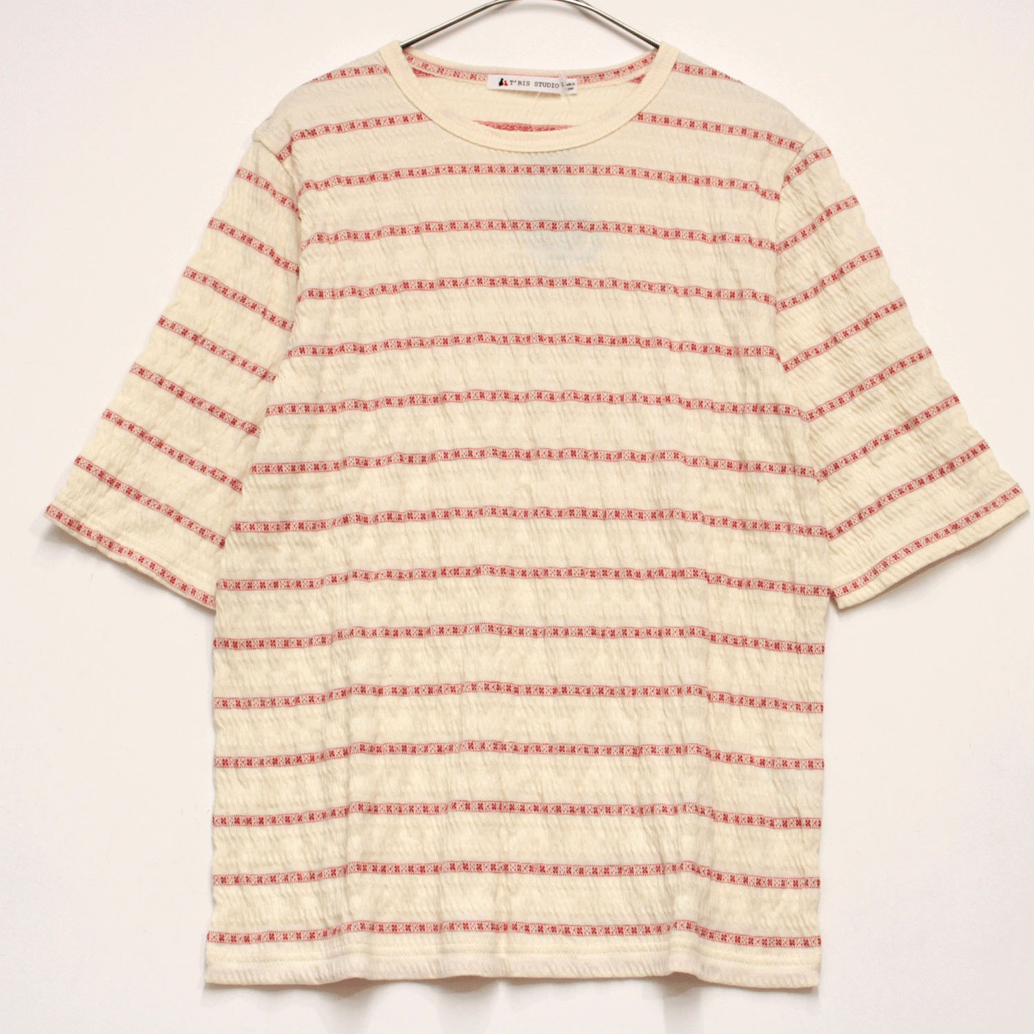 T’BIS STUDIO  シャーリングジャカードクローバー柄5分袖Tシャツ - 画像1