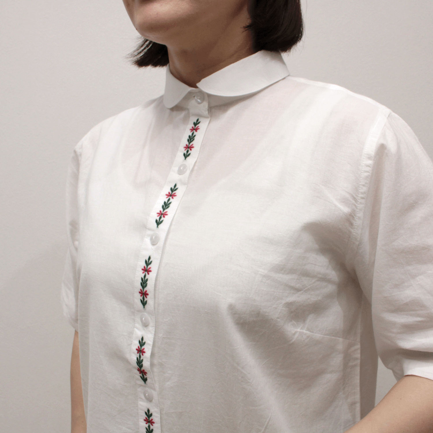 notorico 前立て刺繍半袖丸襟インド綿シャツ - 画像2