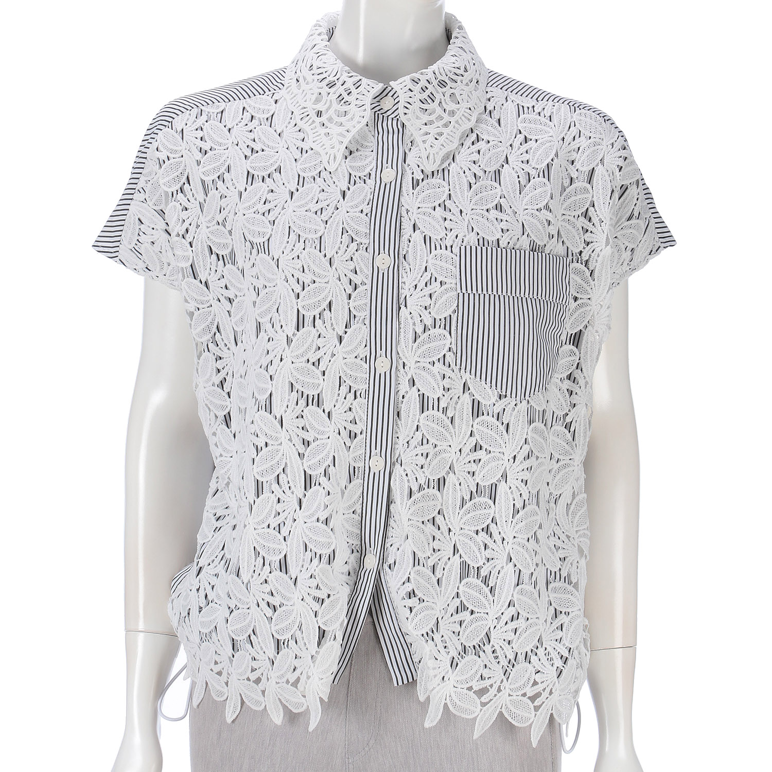 レース襟付きブラウス