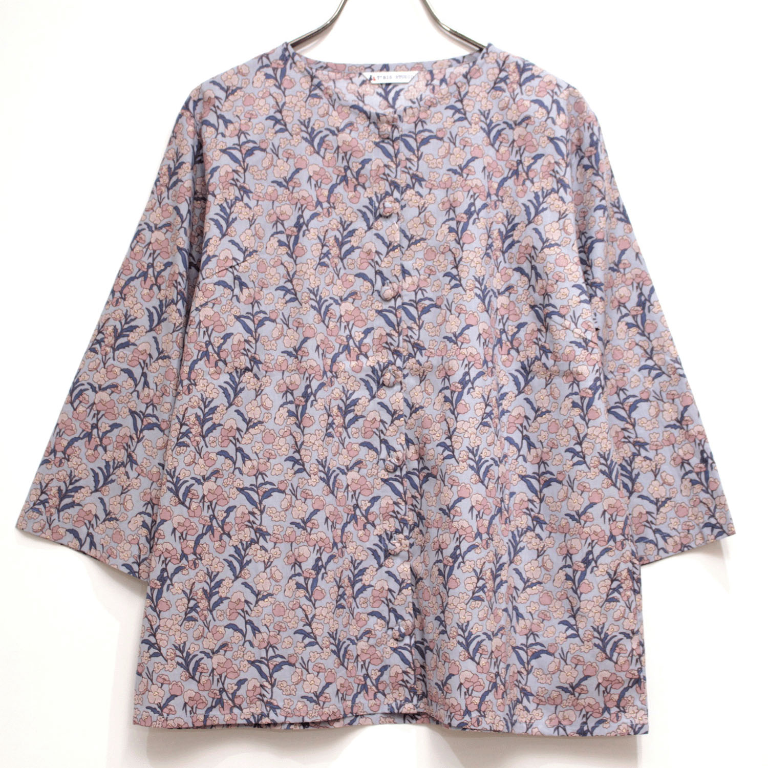 T’BIS STUDIO 7分袖ボタニカル柄ラウンドネックシャツ - 画像5