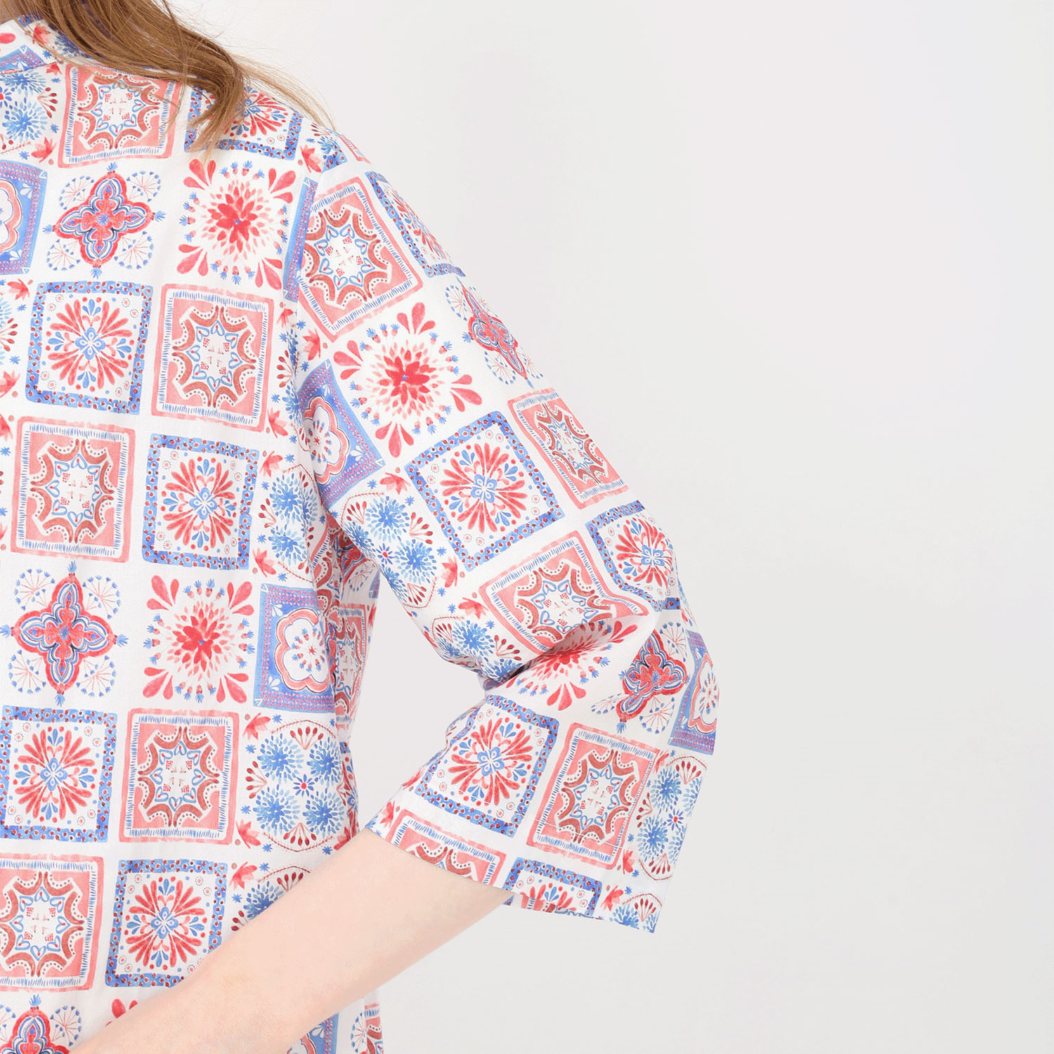 T’BIS STUDIO お花タイル柄七分袖チュニック丈シャツ - 画像11