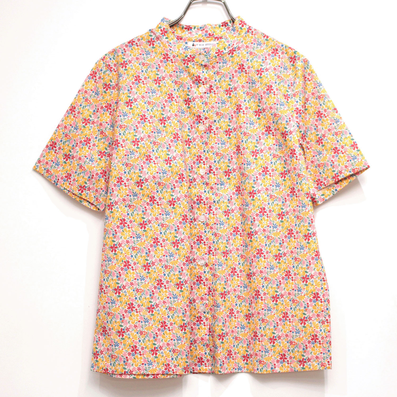 T’BIS STUDIO 花柄プリントスタンドネック半袖シャツ