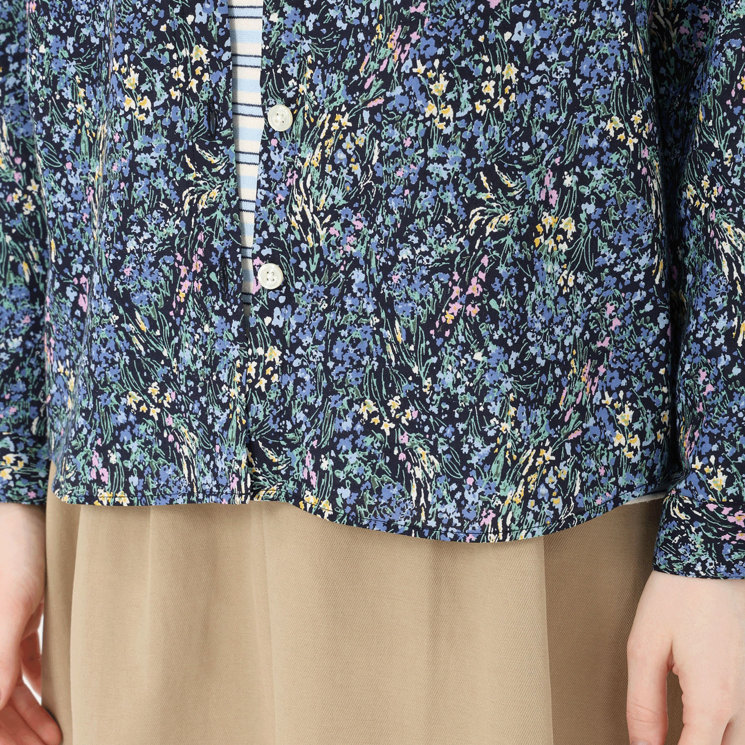 T’BIS STUDIO 長袖水彩小花柄プリントシャツ - 画像8