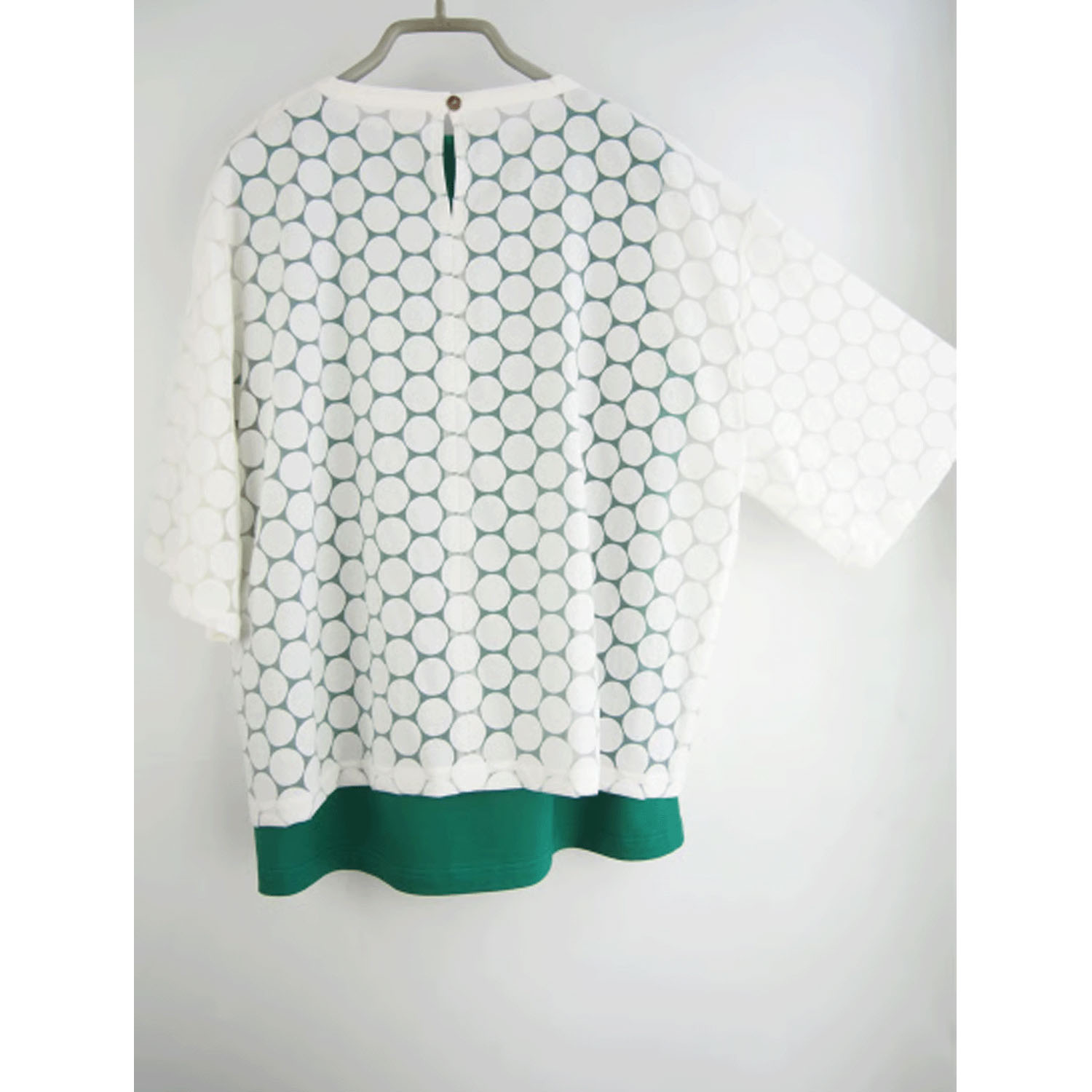 GIPSY BLUE オーガンジードットクロスポケット付ティーブラウス - 画像2