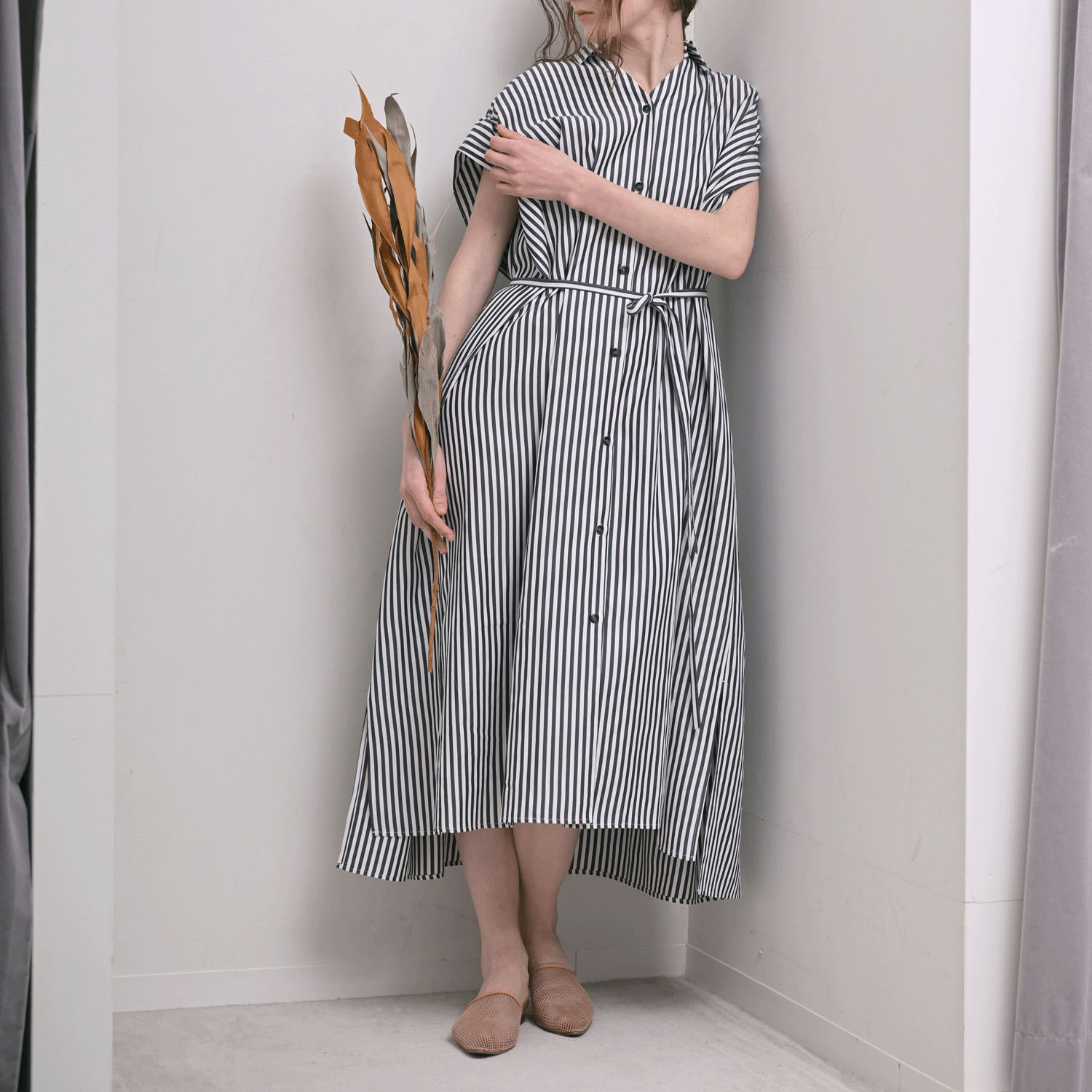 HERENCIA 前開きストライプワンピース - 画像4