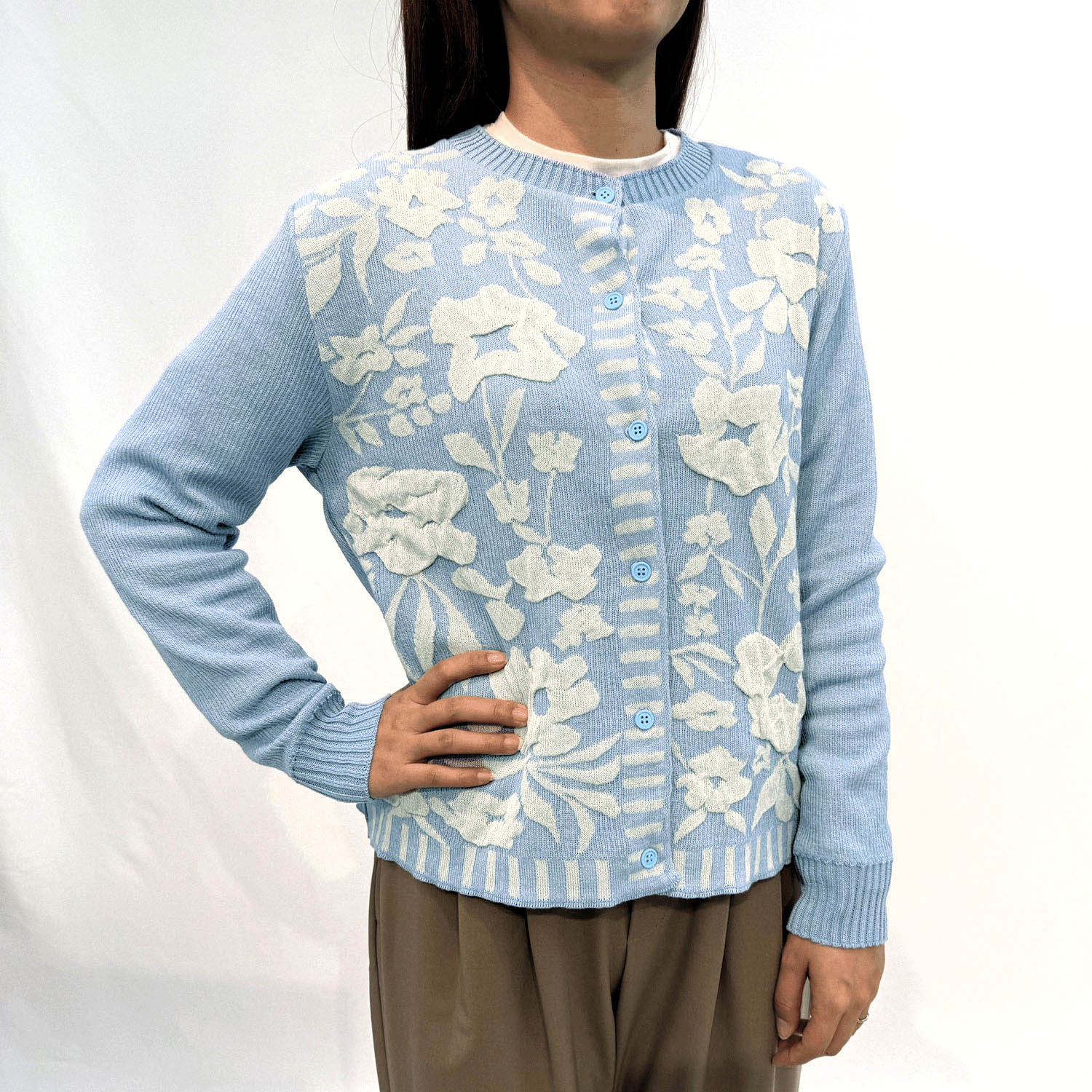 花柄膨れジャガード丸首カーディガン - 画像6