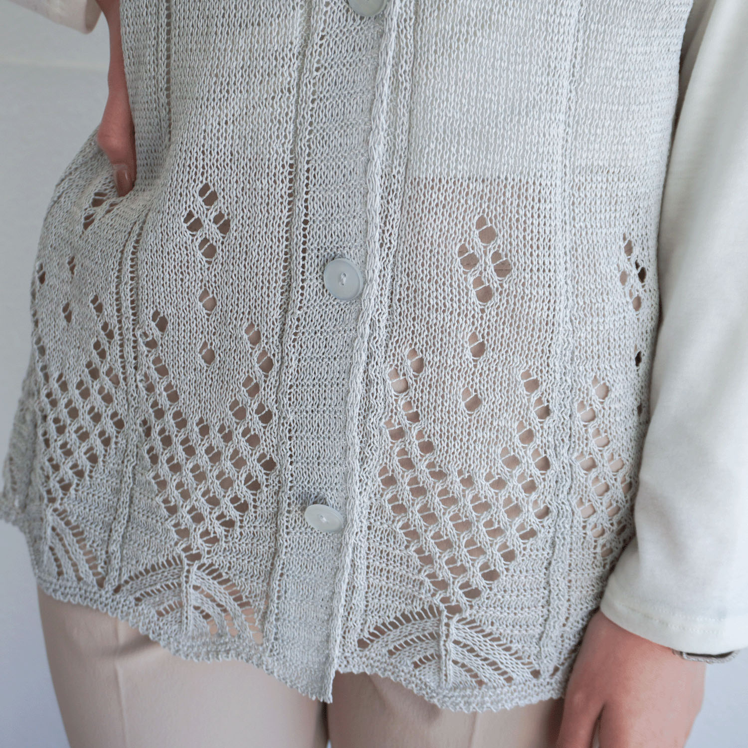 抄繊糸透かし編みベスト - 画像4