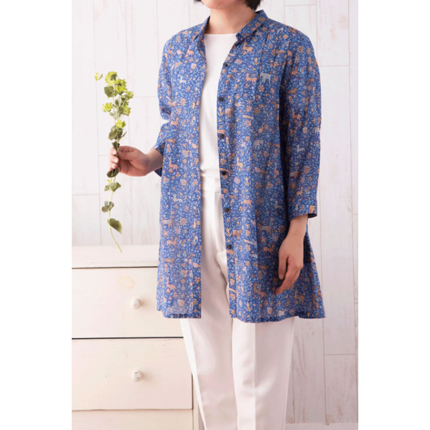 【ETONET限定】シルクロード シャツ襟タックブラウス - 画像1