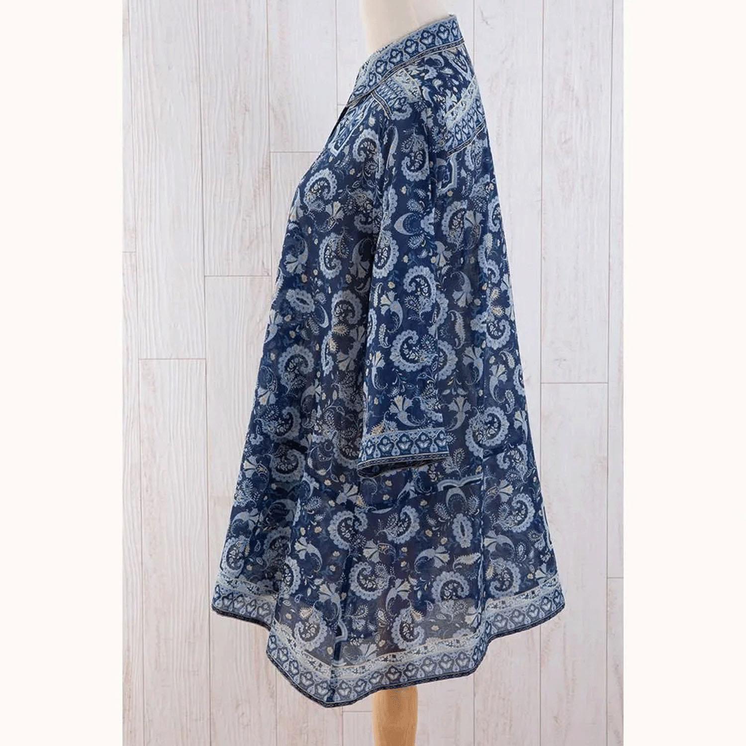 【ETONET限定】シルクロード シャツ襟裾ヘム脇下がり七分袖ブラウス フラワーフェザー - 画像12