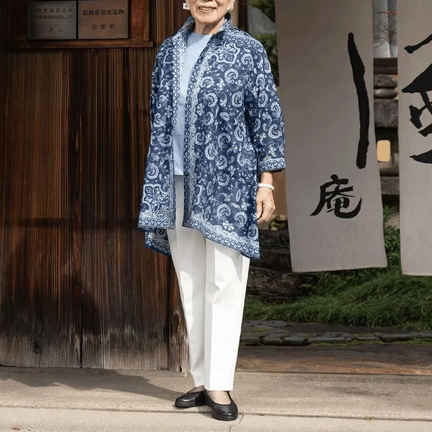 【ETONET限定】シルクロード シャツ襟裾ヘム脇下がり七分袖ブラウス フラワーフェザー - 画像9