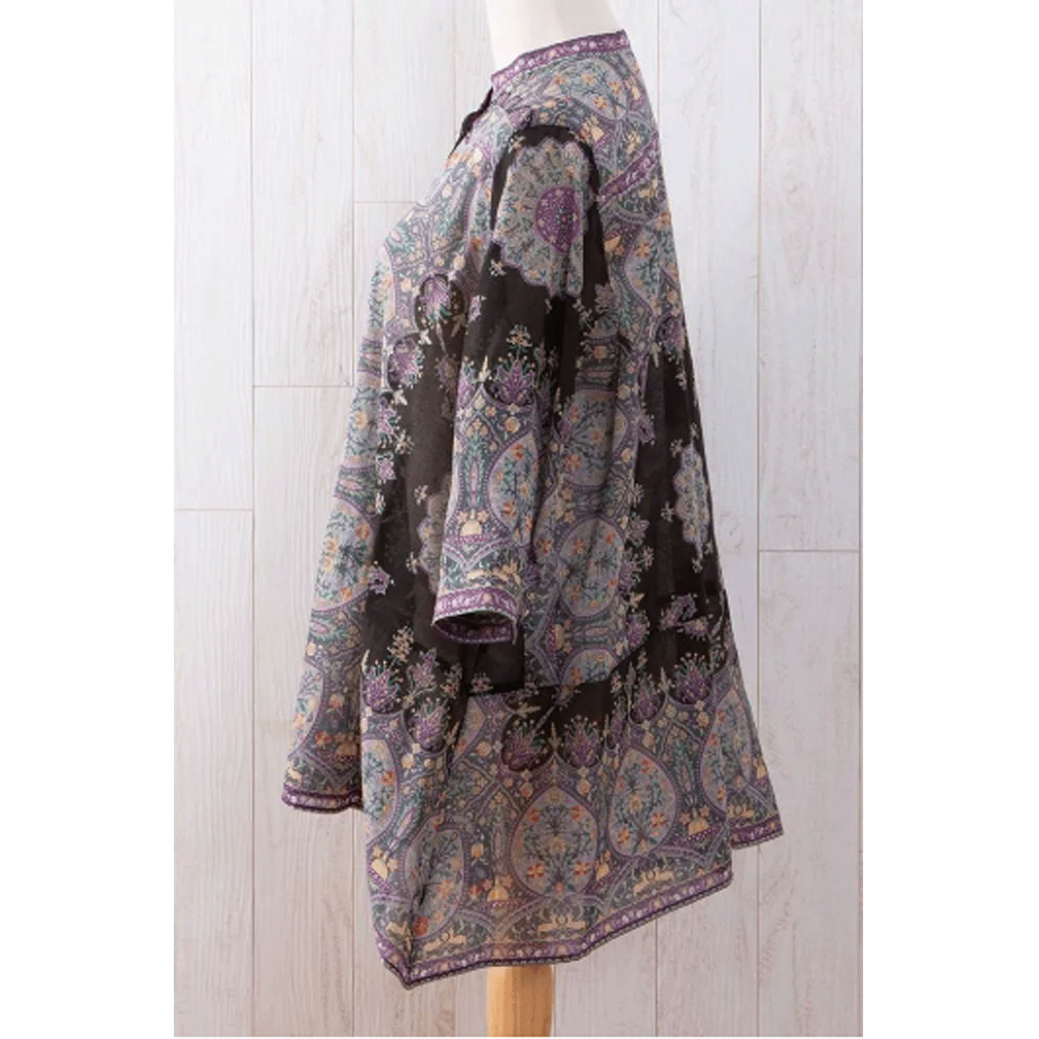 【ETONET限定】シルクロード スタンド裾ヘム脇下り七分袖ブラウス カシミール - 画像5