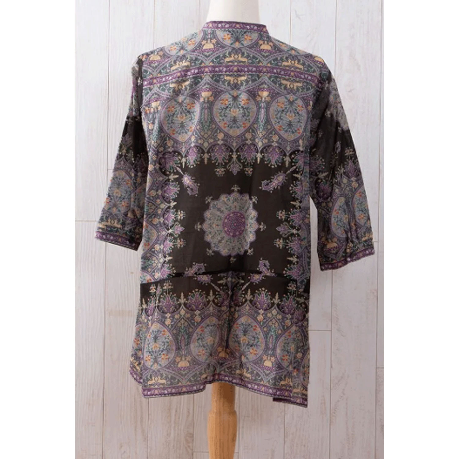 【ETONET限定】シルクロード スタンド裾ヘム脇下り七分袖ブラウス カシミール - 画像6