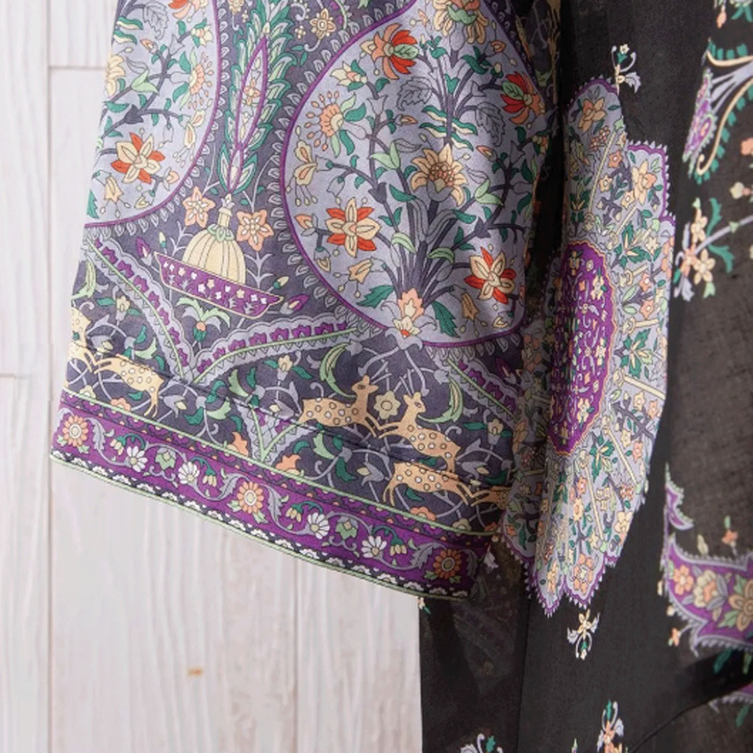 【ETONET限定】シルクロード スタンド裾ヘム脇下り七分袖ブラウス カシミール - 画像8