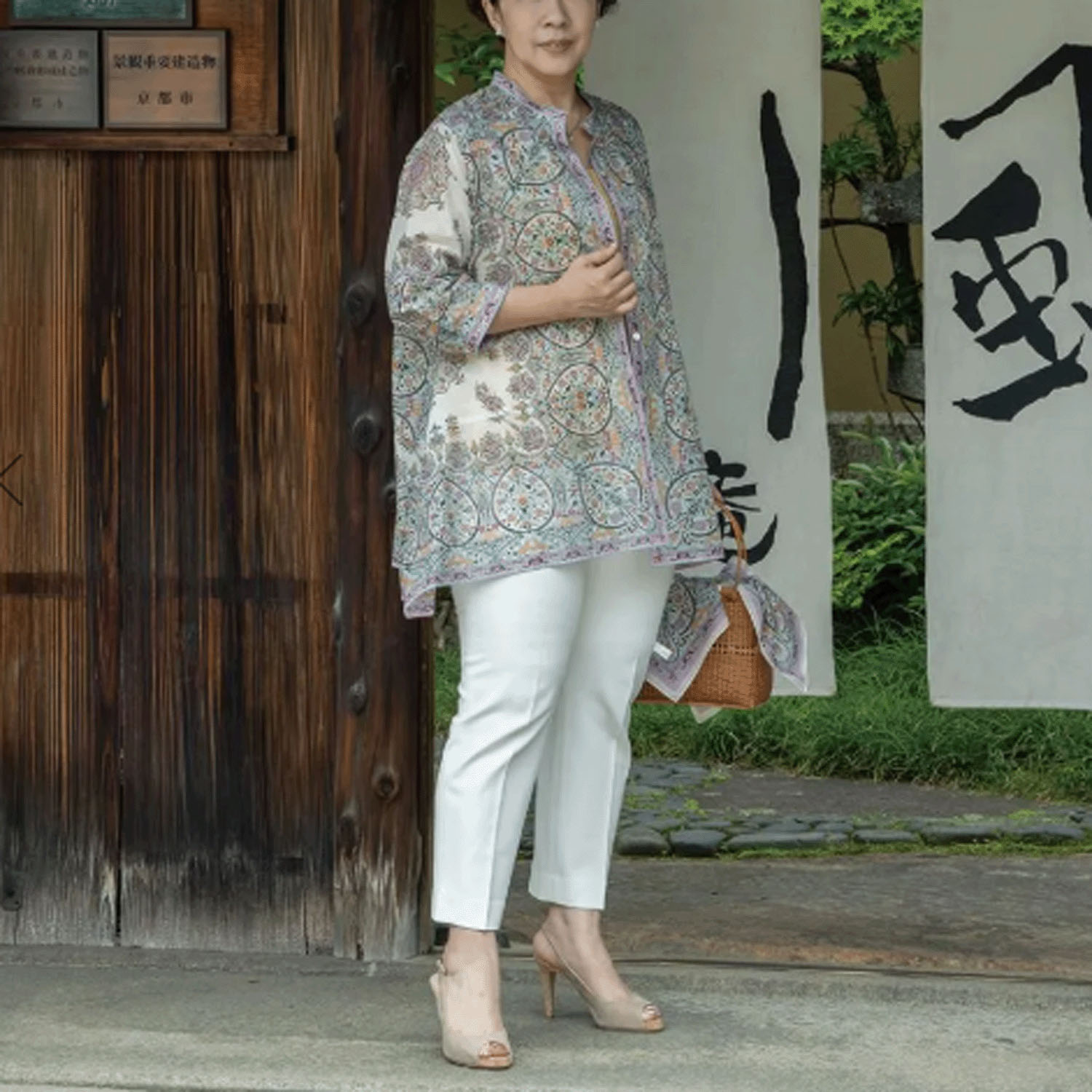 【ETONET限定】シルクロード スタンド裾ヘム脇下り七分袖ブラウス カシミール - 画像9