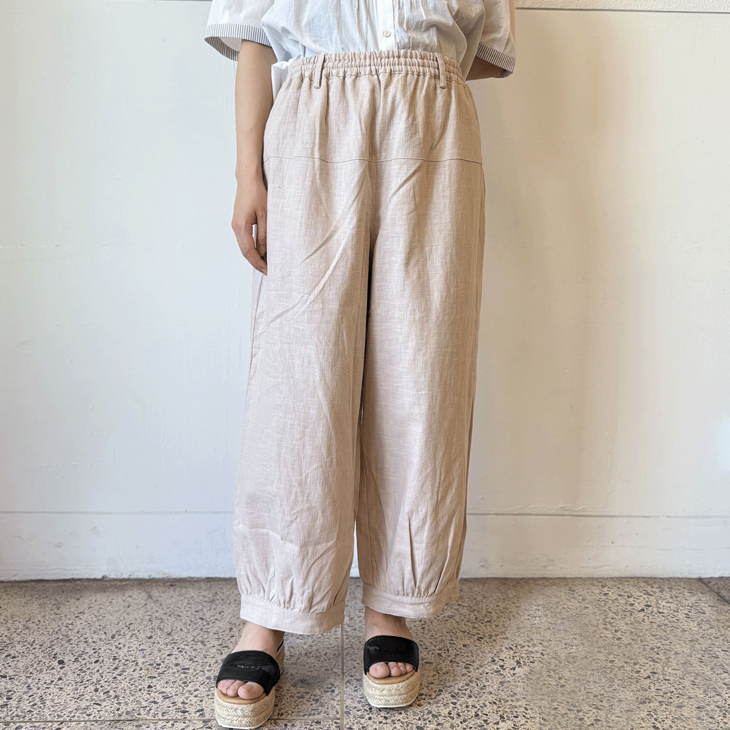 インディゴ 綿麻コクーンパンツ - 画像3