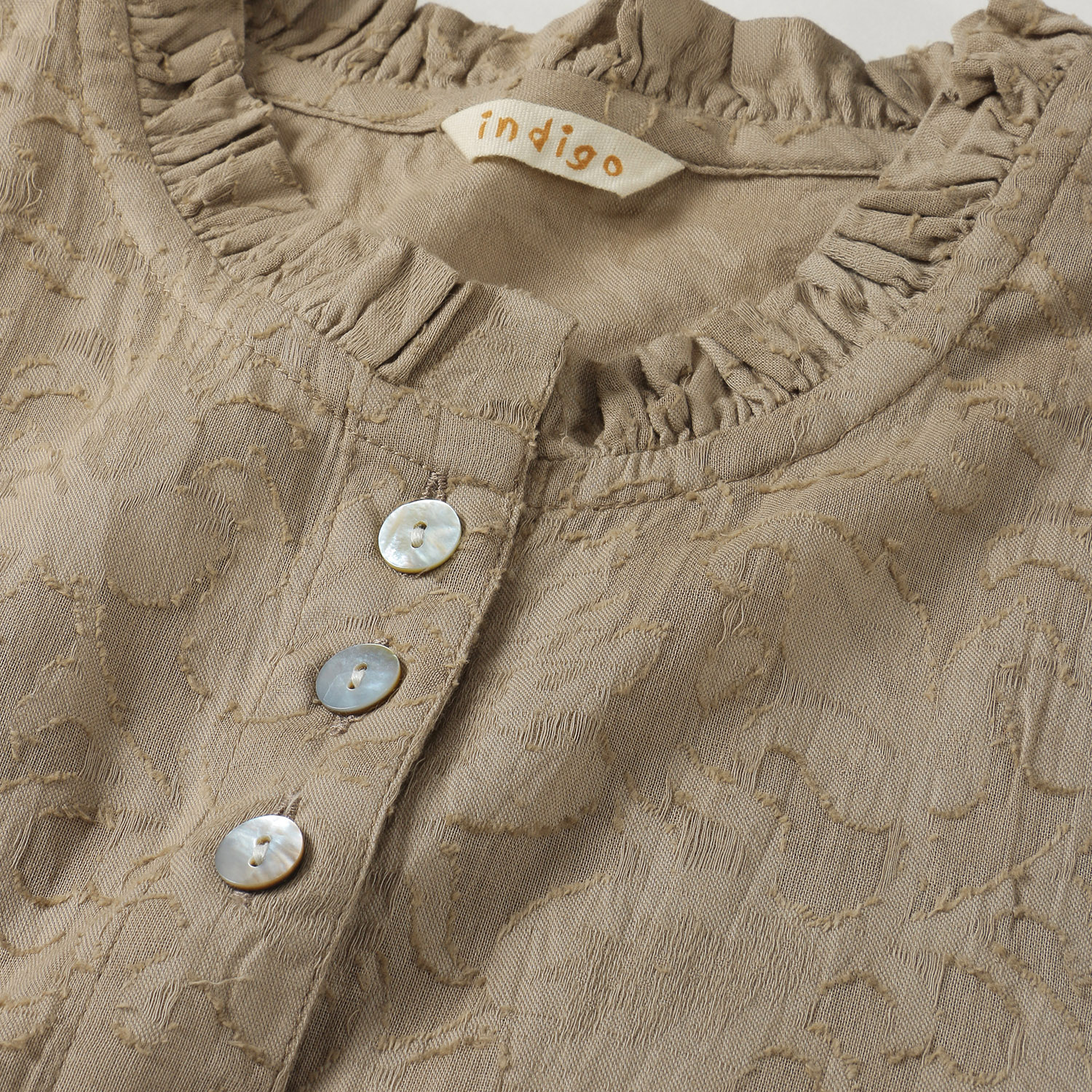 透かしジャガード襟フリルブラウス - 画像5