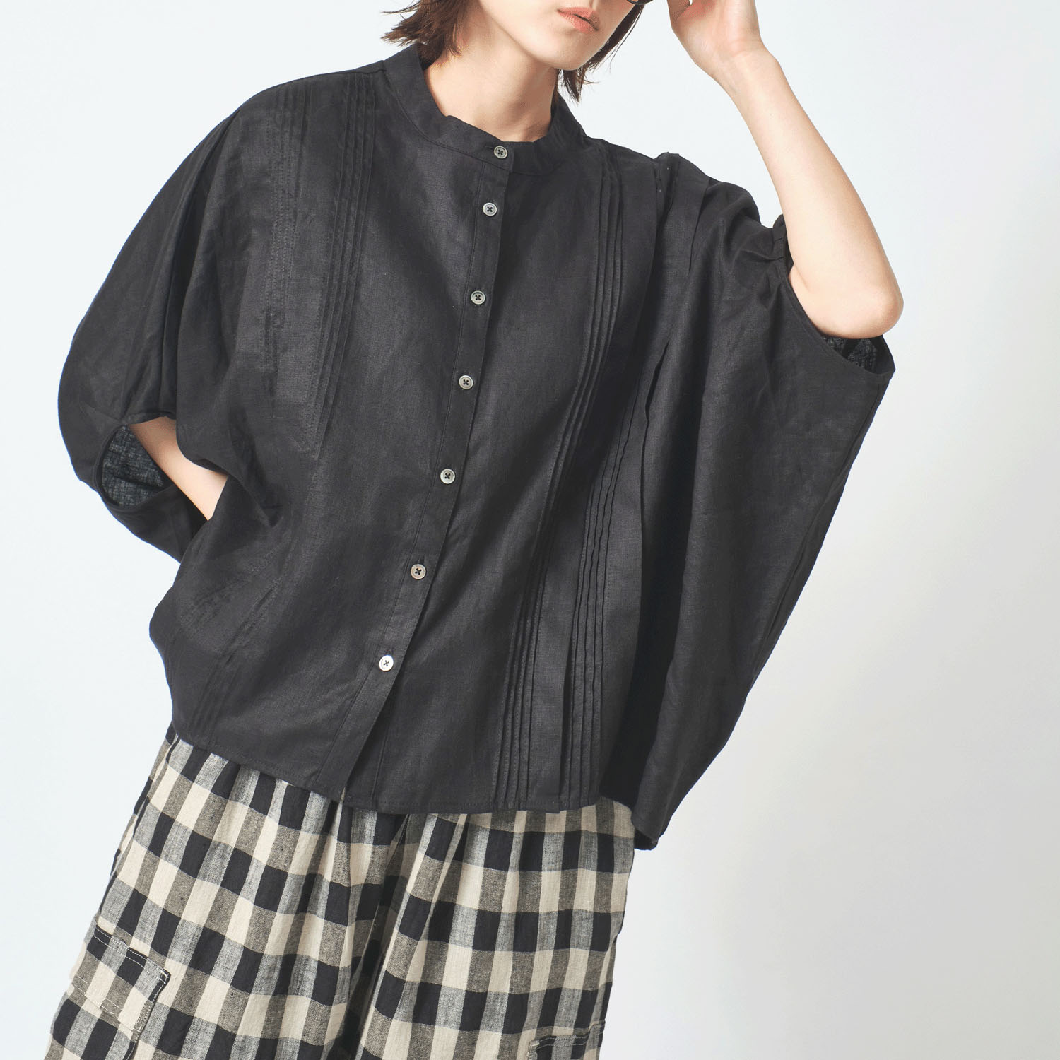 ubasoku バンドカラー縦ピンタック加工本貝釦プルオーバー - 画像10