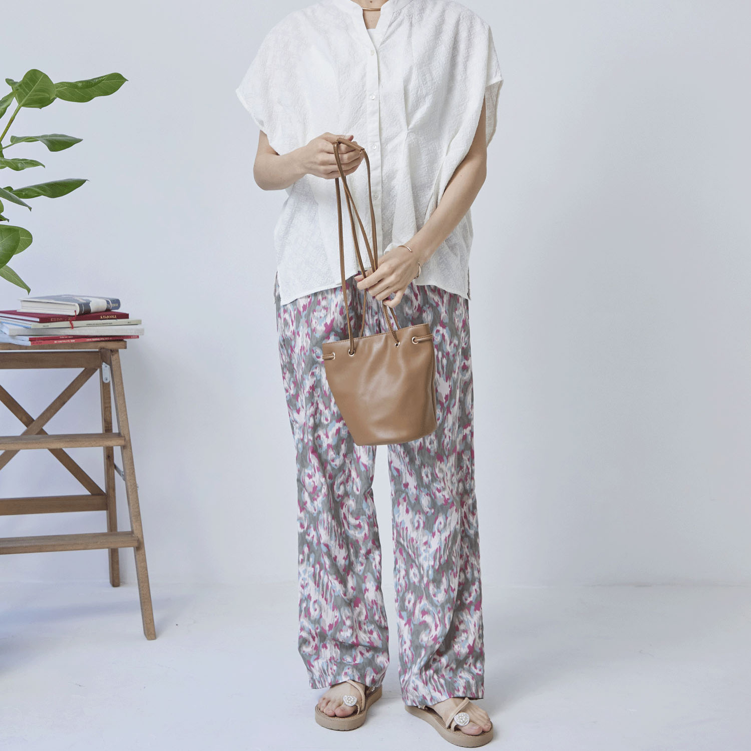 【Insta Live】Fanaka ジオメトリック刺繍ウエストタックフレンチスリーブブラウス - 画像3