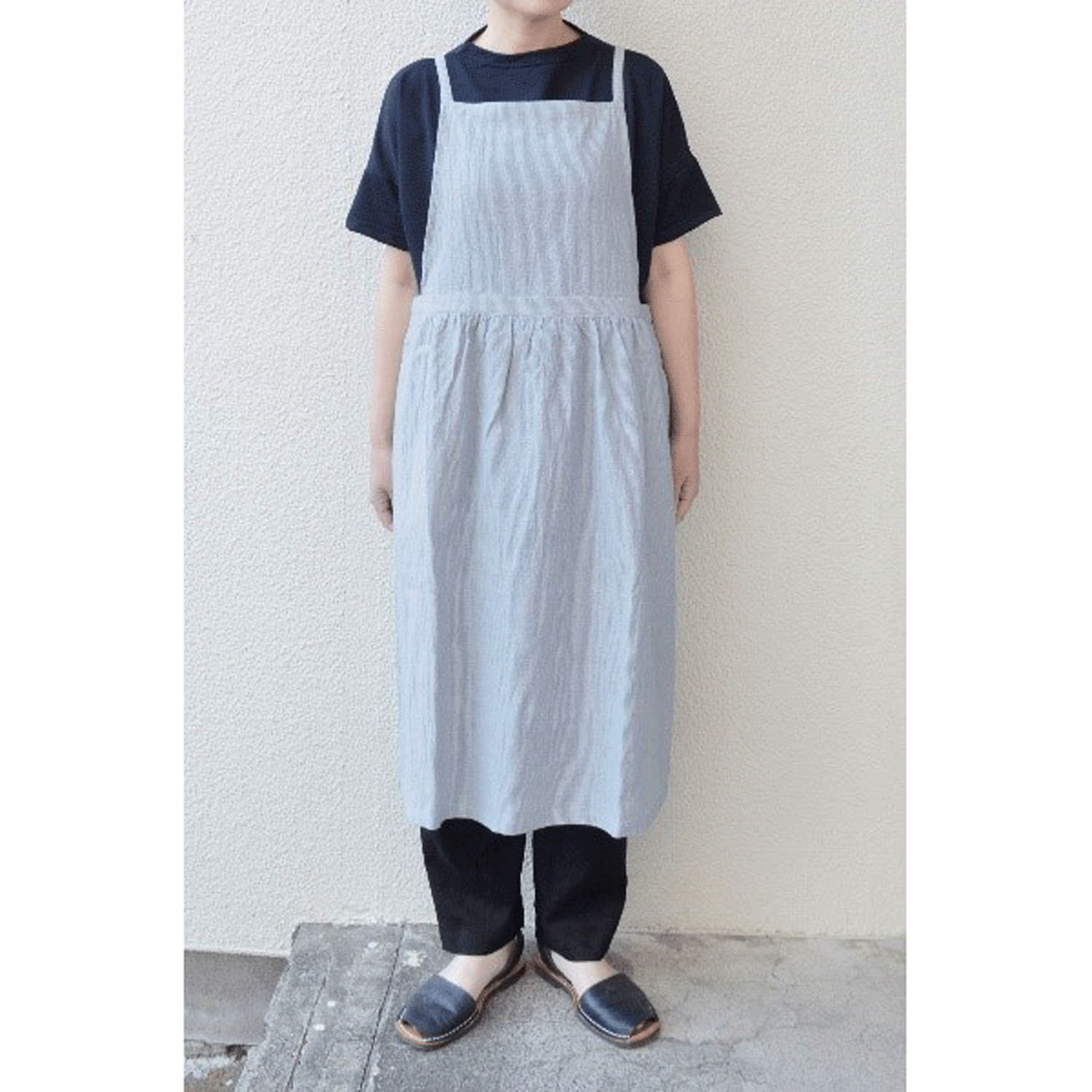 【ETONET限定】homeworking 綿麻ダンガリーギャザークロスエプロン - 画像3