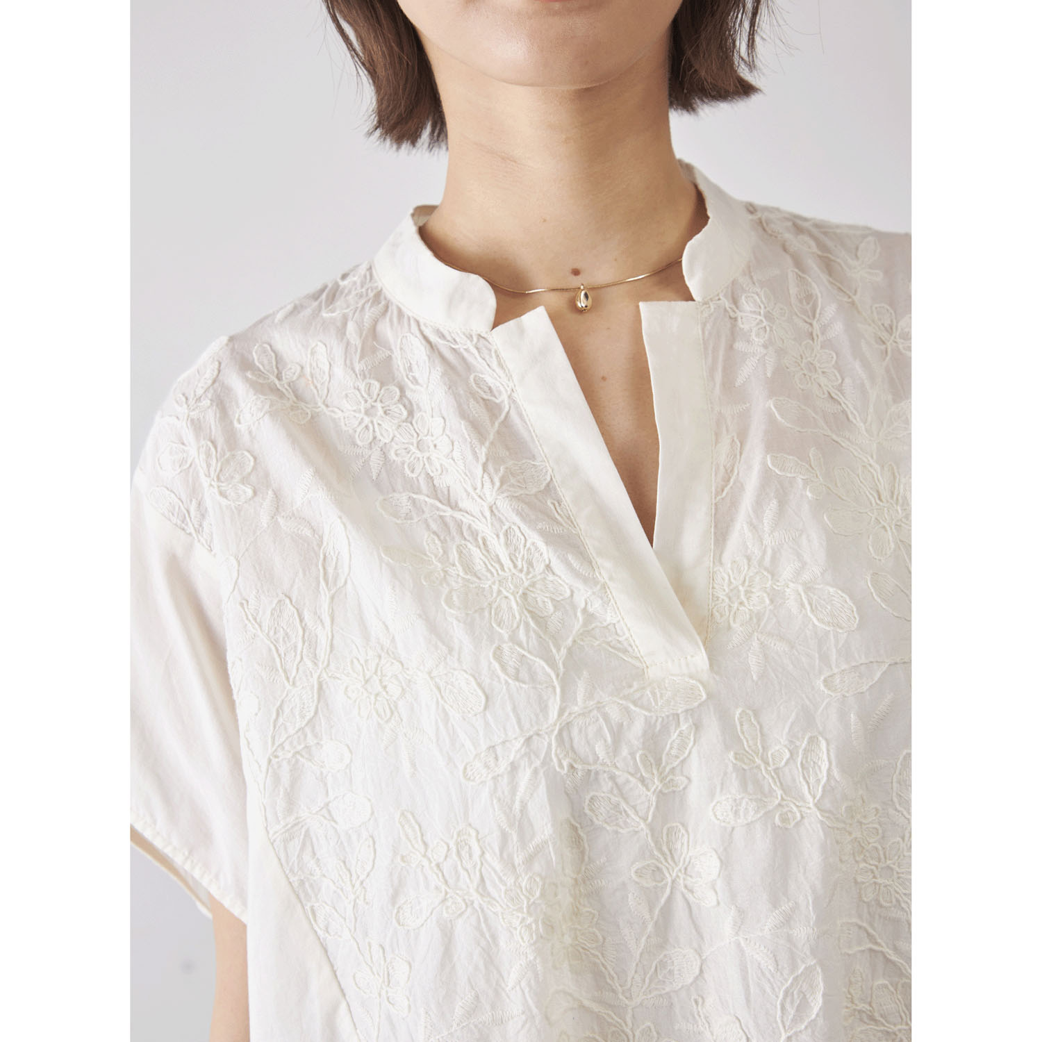 Fanaka フラワー刺繍キーネックバルーンブラウス - 画像3