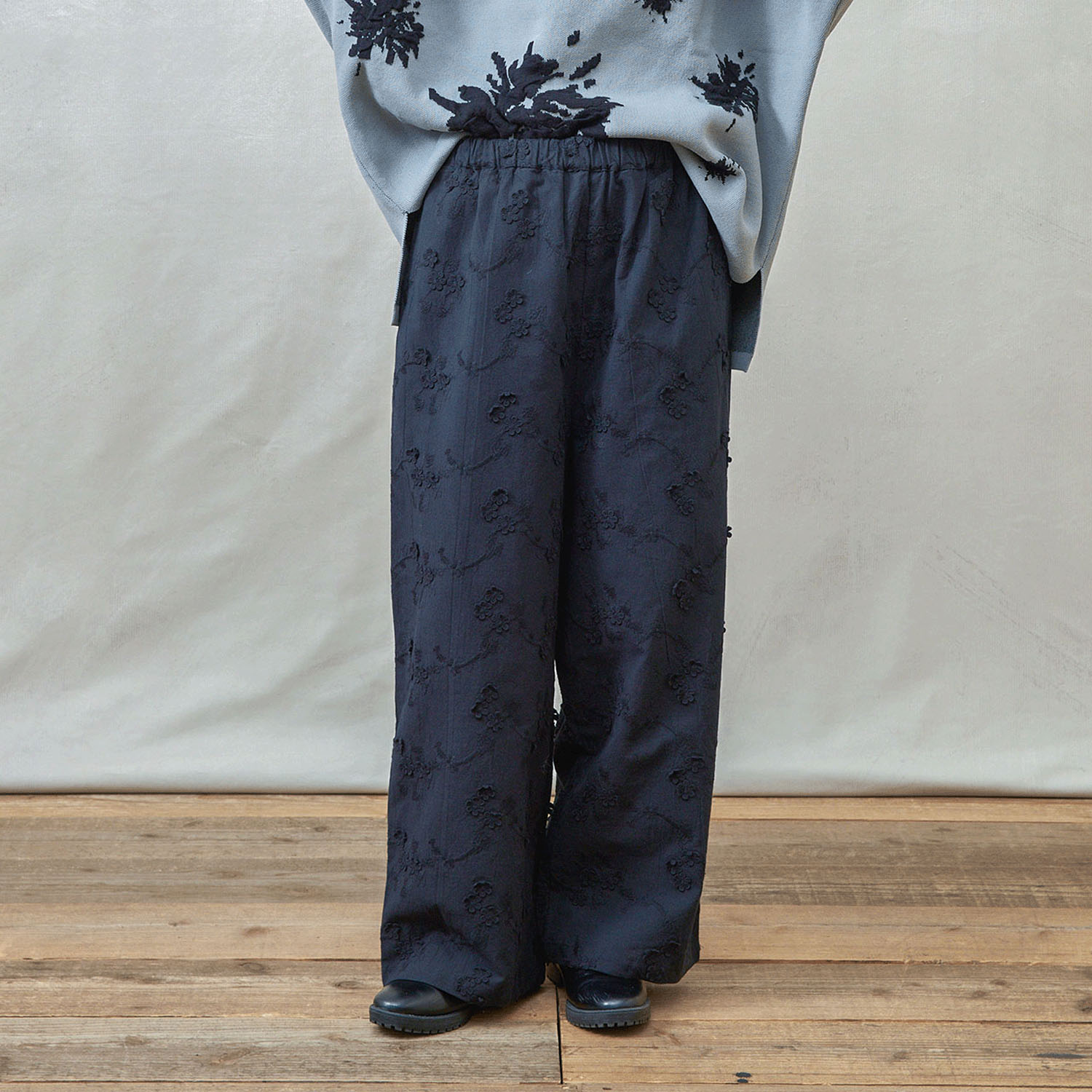 teMite 立体刺繍ワイドパンツ - 画像1