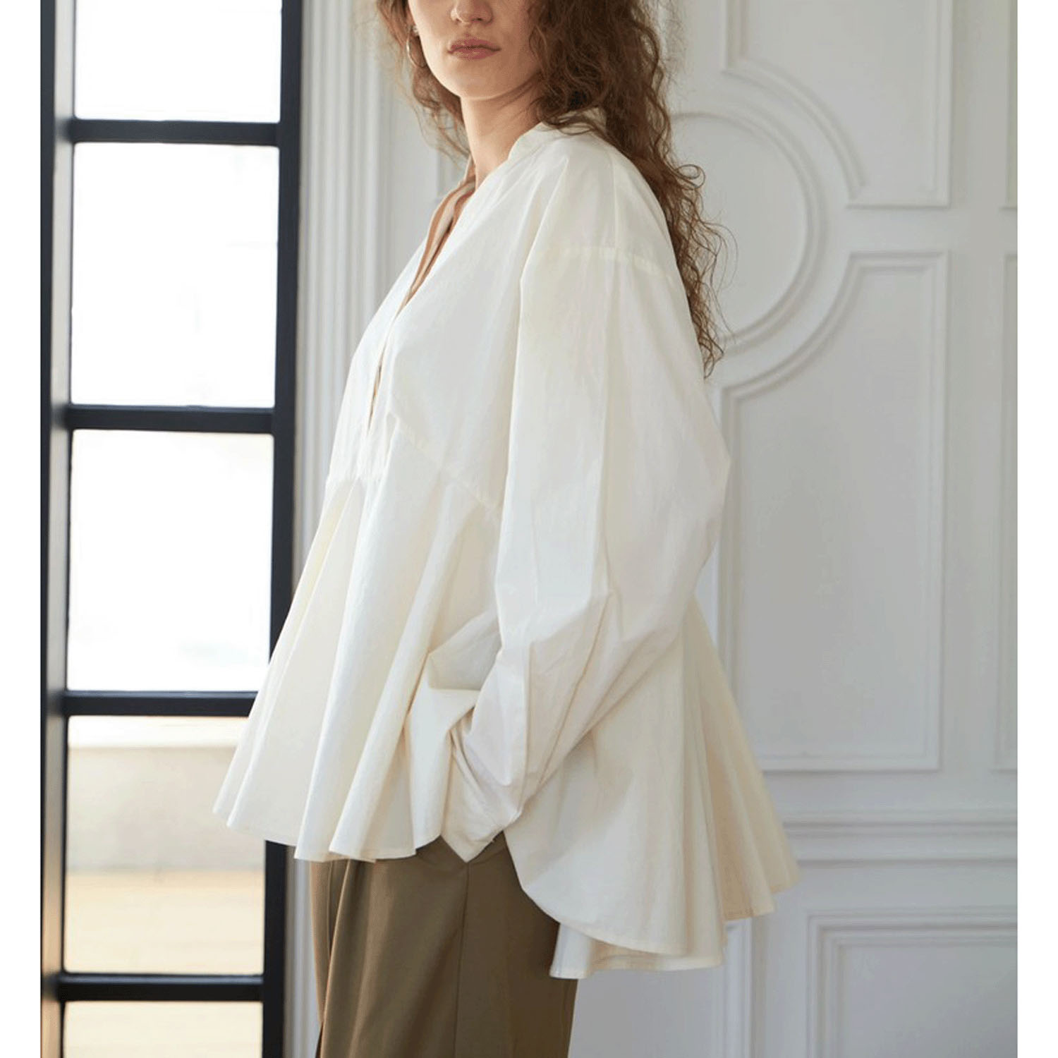 Brown＆Street Vネックペプラムシャツ - 画像5