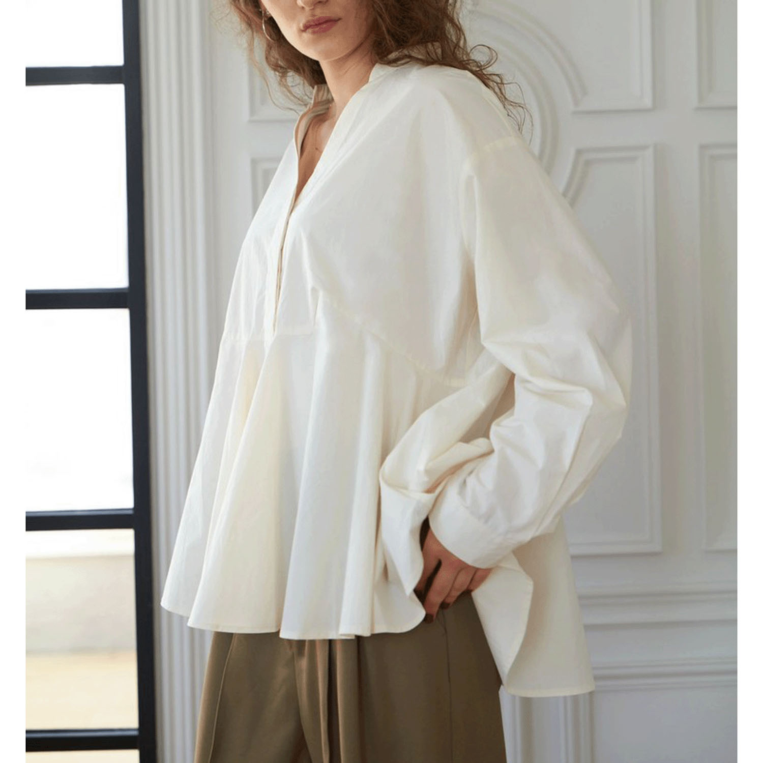 Brown＆Street Vネックペプラムシャツ - 画像6