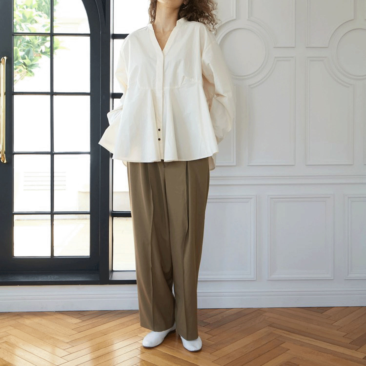 Brown＆Street Vネックペプラムシャツ - 画像10