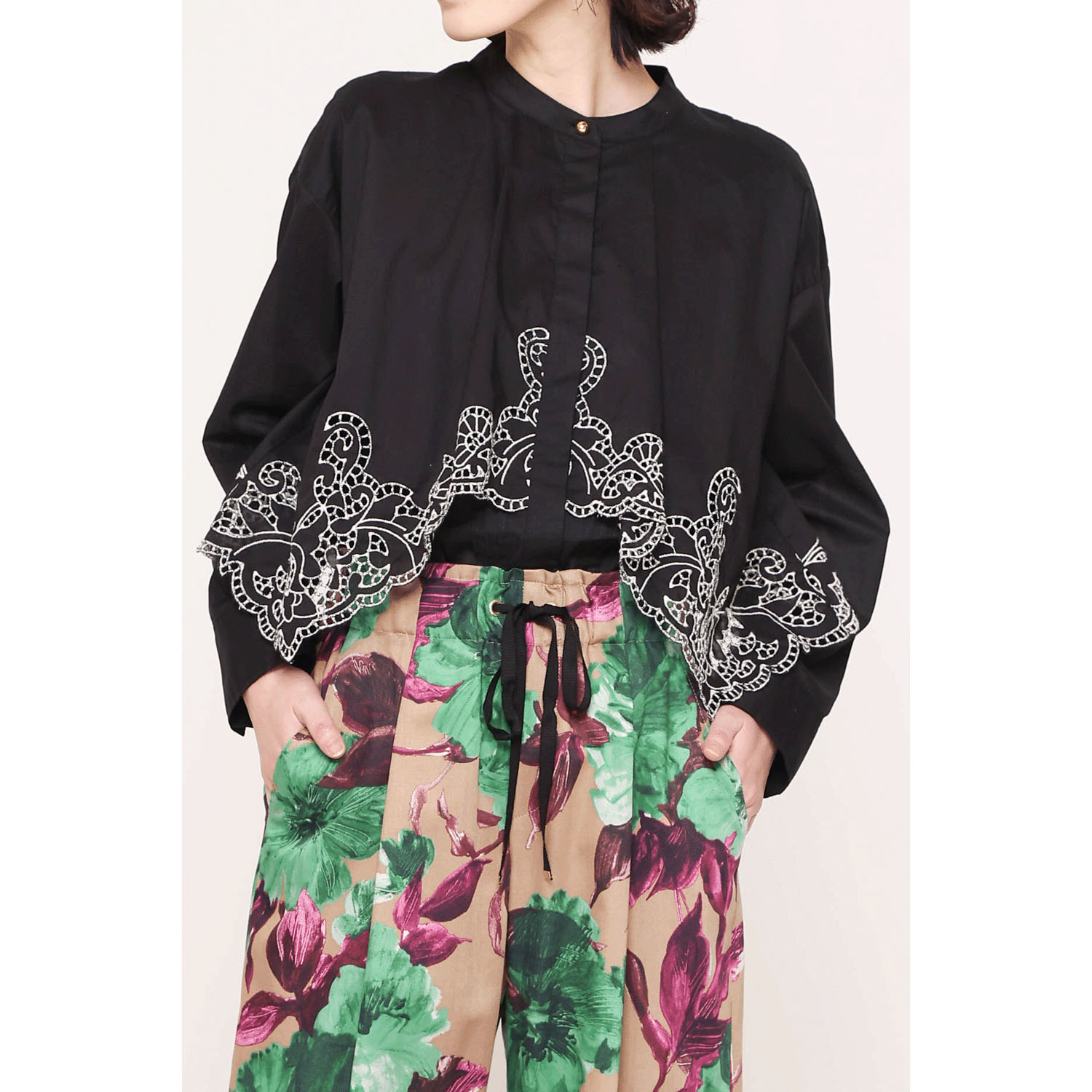 trois 刺繍コットンボイルフラップブラウス - 画像6