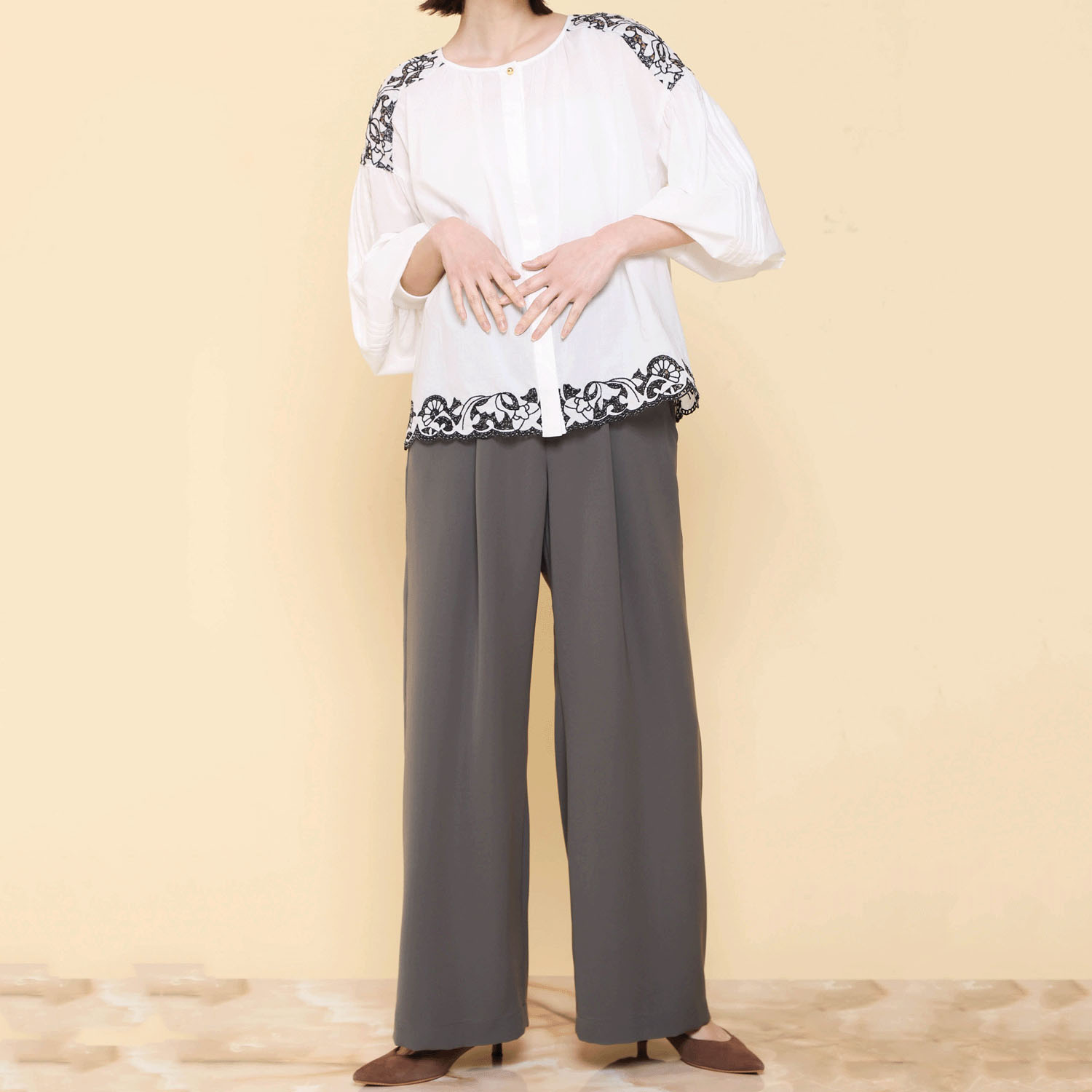 trois 刺繍コットンボイルギャザーブラウス - 画像6