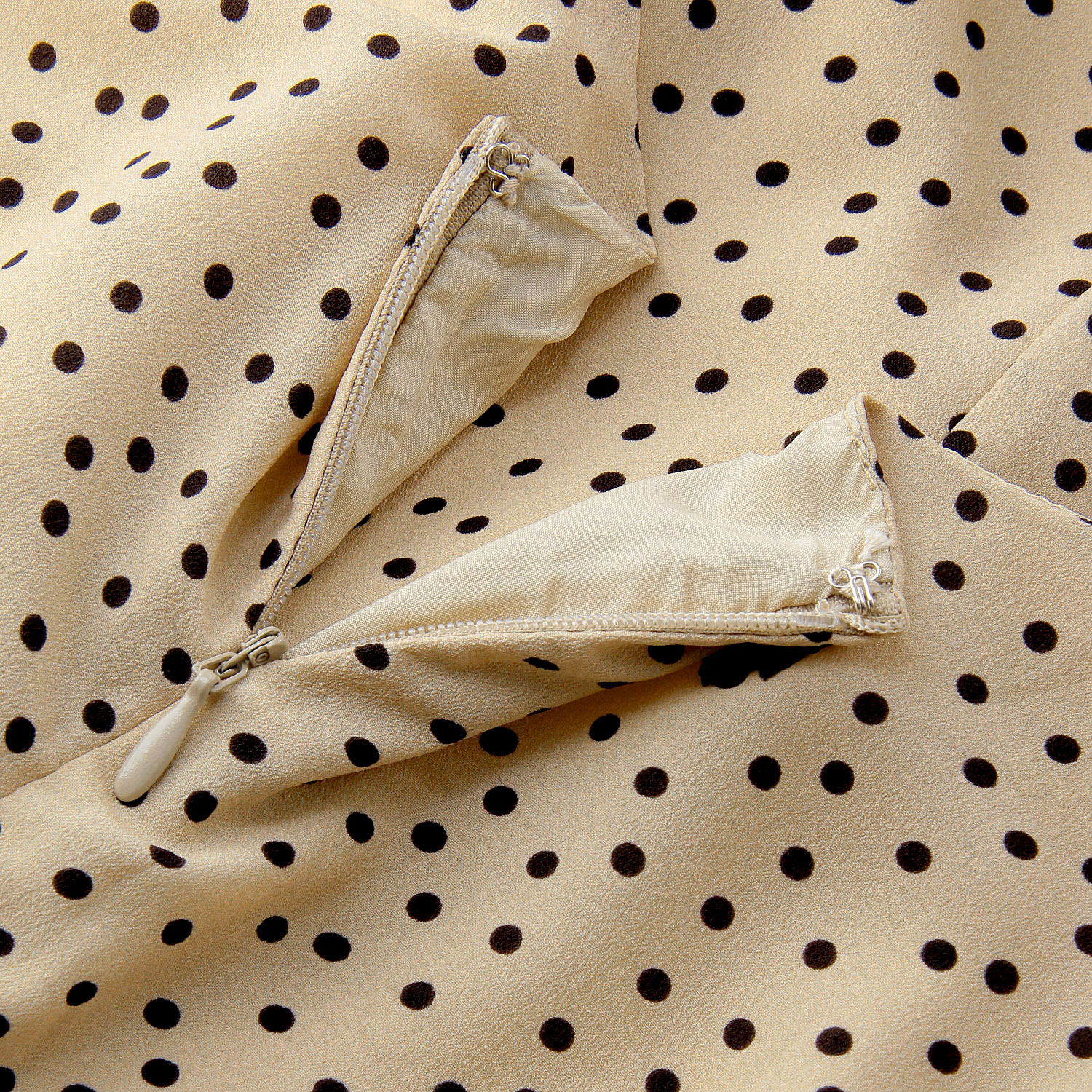 ノースリーブドットフレアワンピース - 画像5