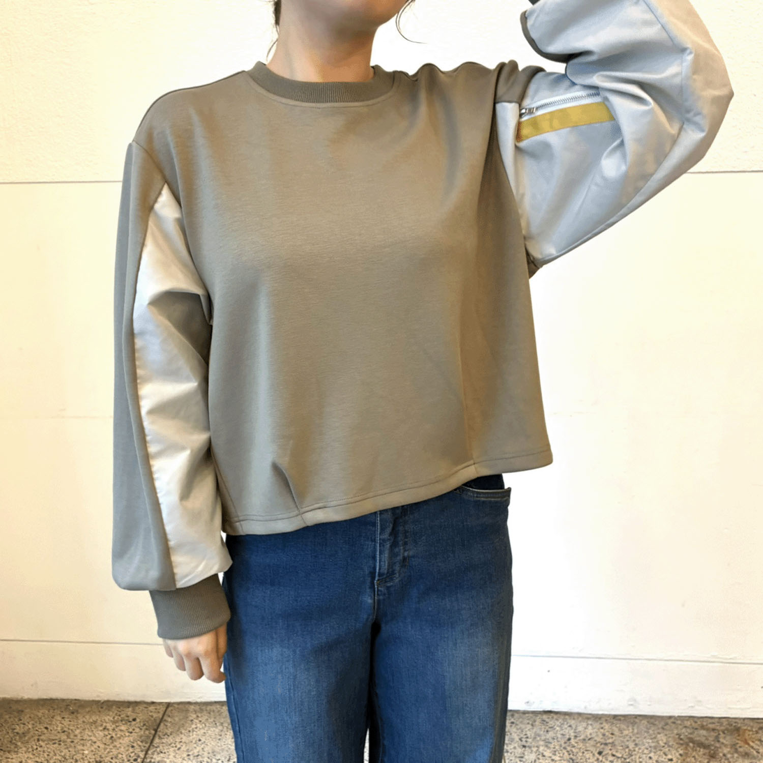 袖ポケット付きプルオーバー - 画像9