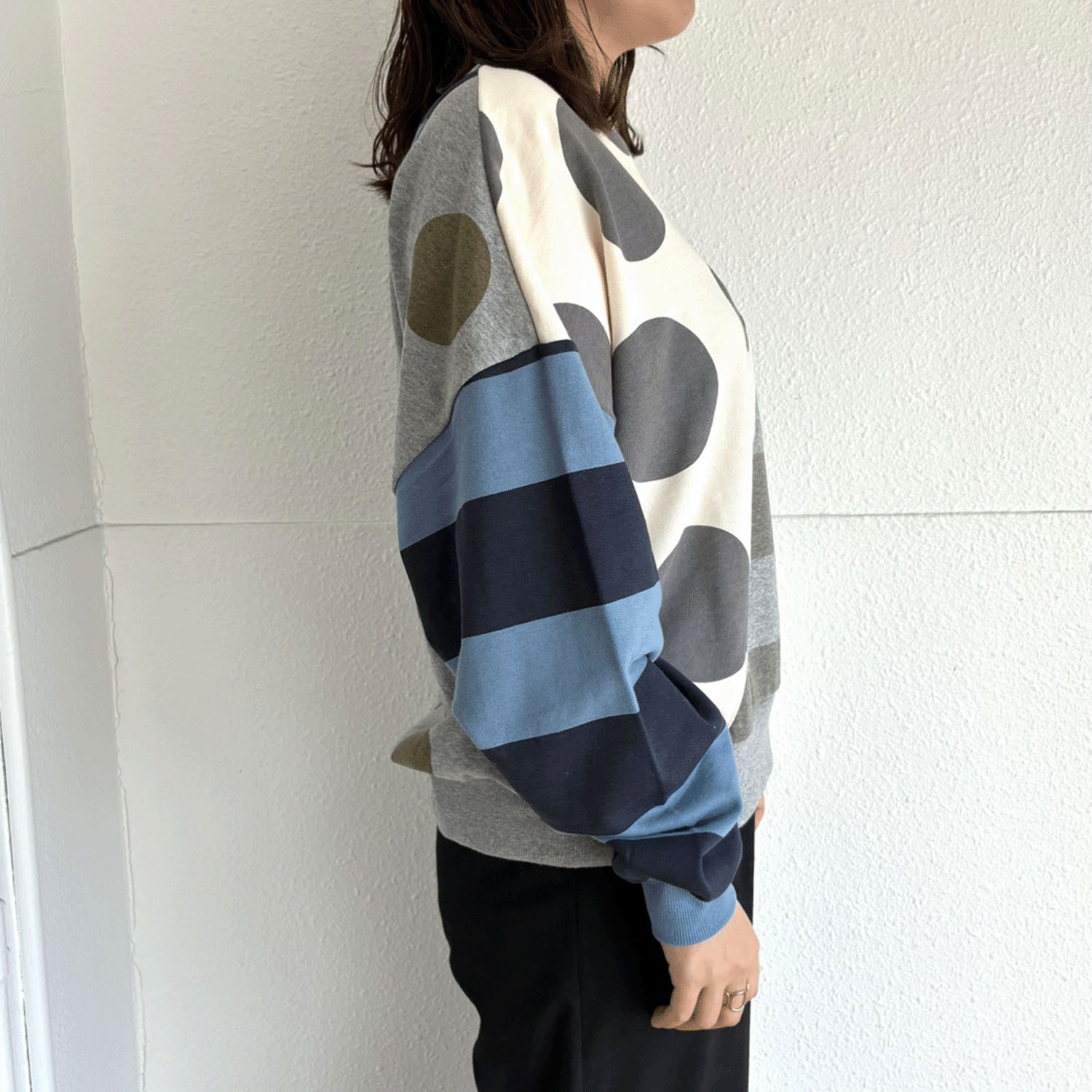 【新ブランド】CUBE SUGAR 裏毛プリント斜め切りビックプルオーバー - 画像3