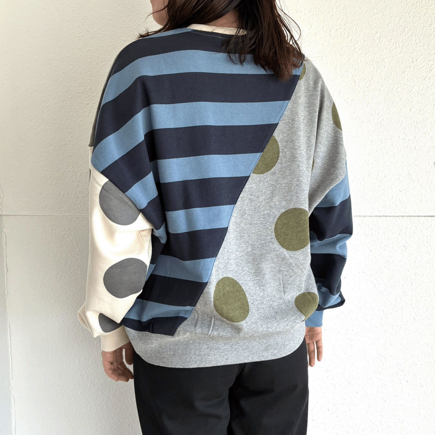 【新ブランド】CUBE SUGAR 裏毛プリント斜め切りビックプルオーバー - 画像5