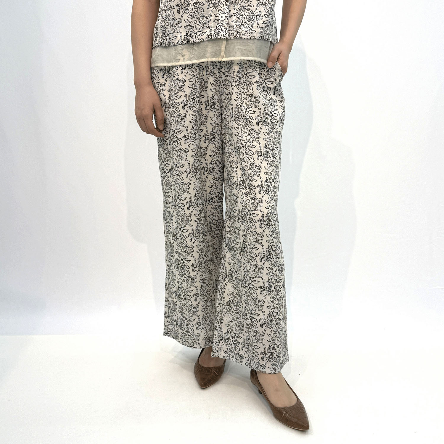 線プリントパンツ