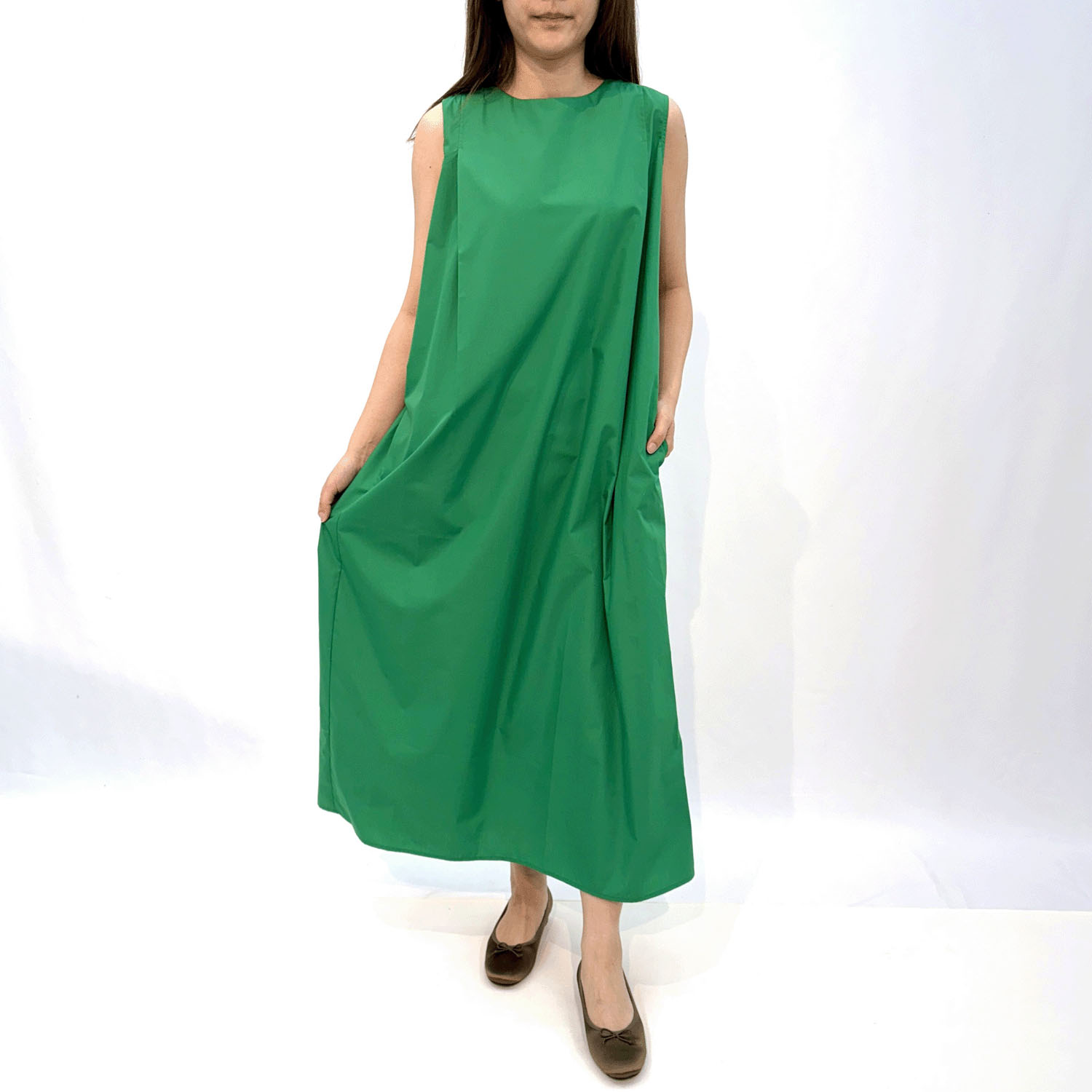 バックZIPショルダータックワンピース - 画像1