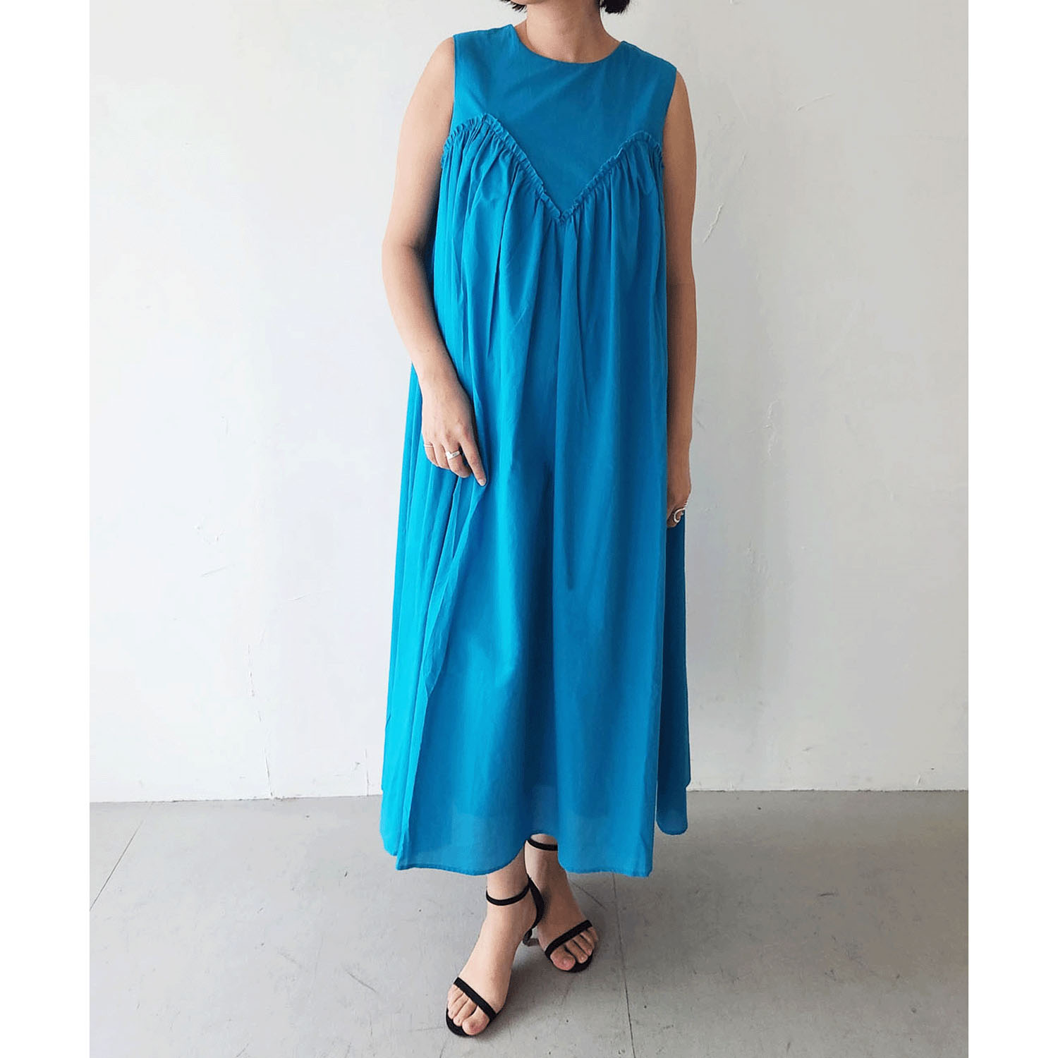 epidemique ギャザーノースリワンピース